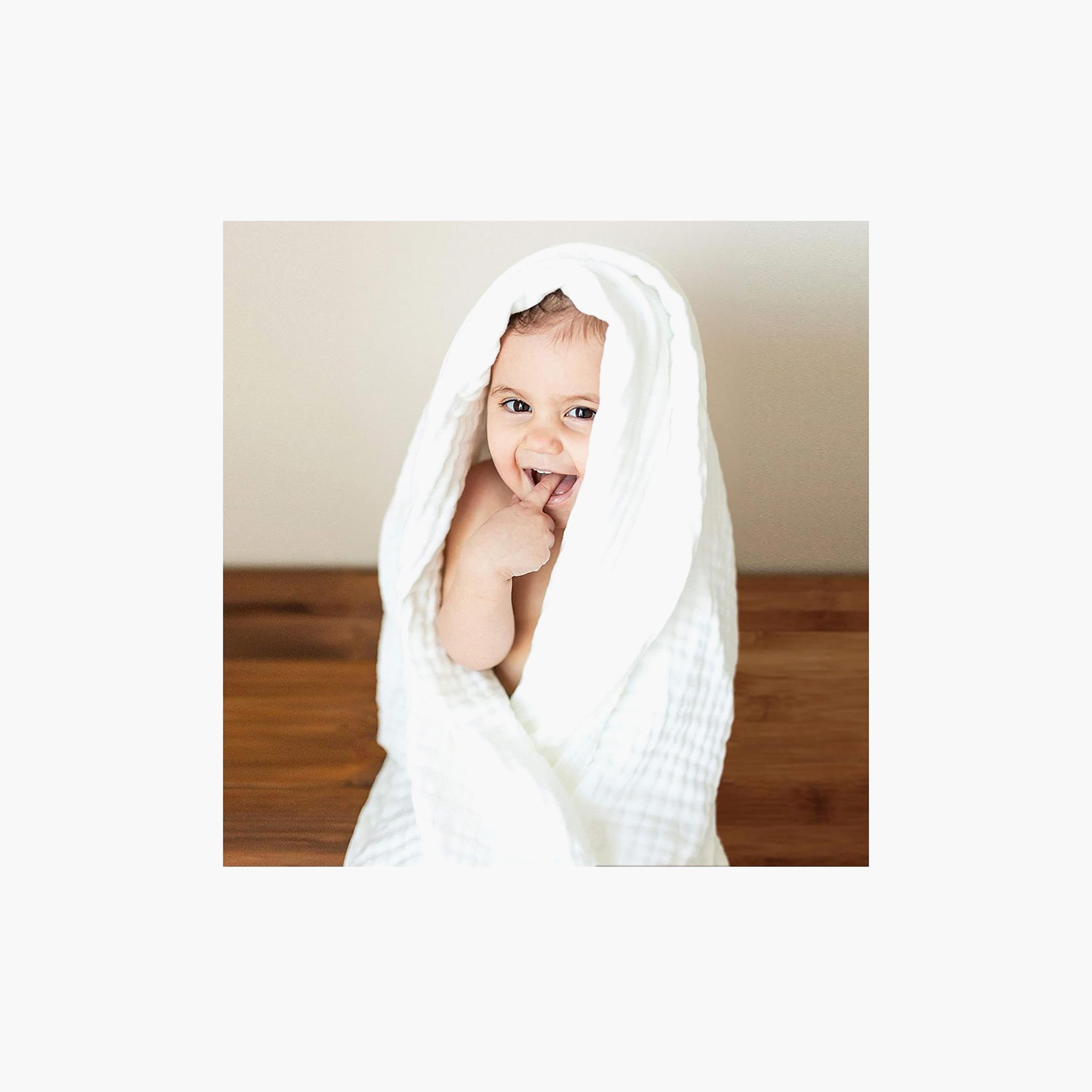 طقم منشفة استحمام موسلين عضوية قطعتين - وايت لوتس من أنفي بيبي-baby-bathandcare-towels-image-4