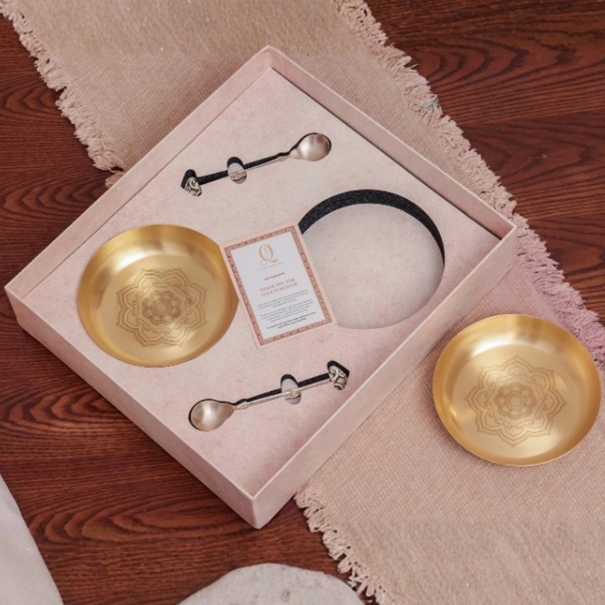 Quesera Kanz 4-Piece Engraved Brass Plate and Spoon Set
