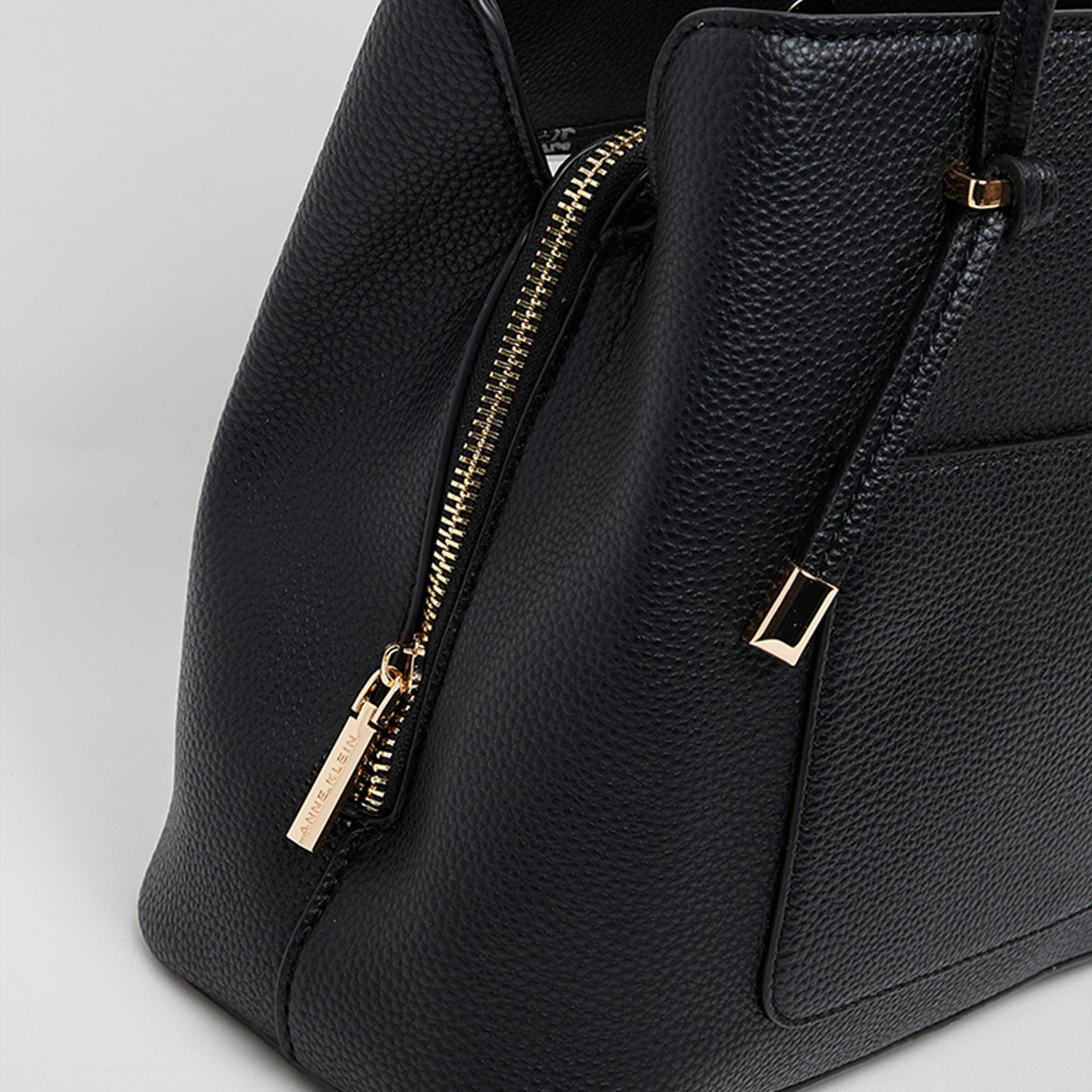 آن كلين - تفاصيل التصميم: شنطة كتف بمقبضين وإغلاق مغناطيسي-women-bagsandwallets-handbags-image-5
