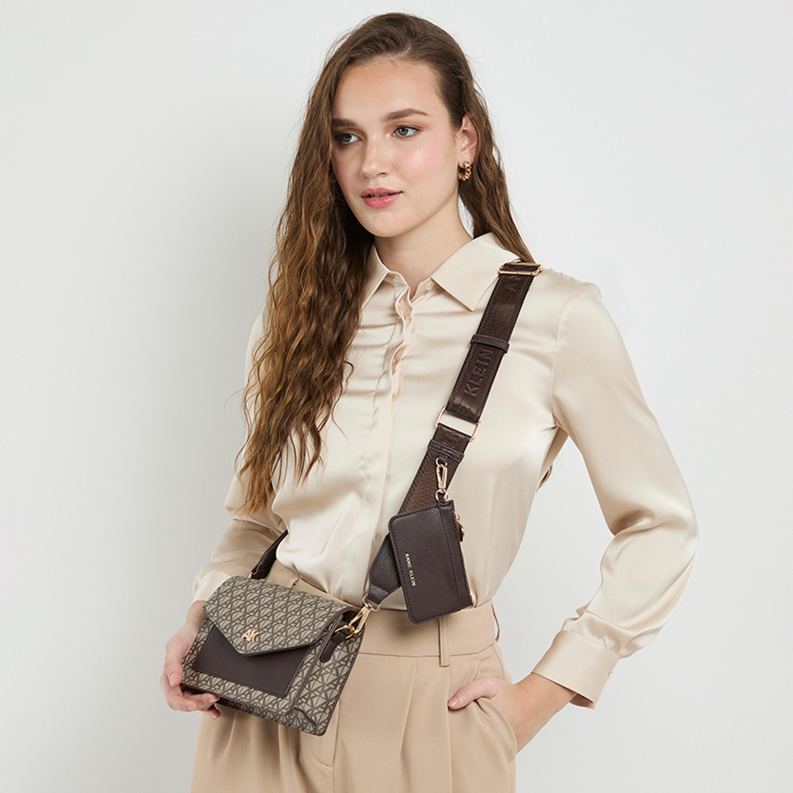 آن كلين - شنطة كروس بنقشة المونوغرام مع غطاء وحزام قابل للإزالة-women-bagsandwallets-handbags-image-2