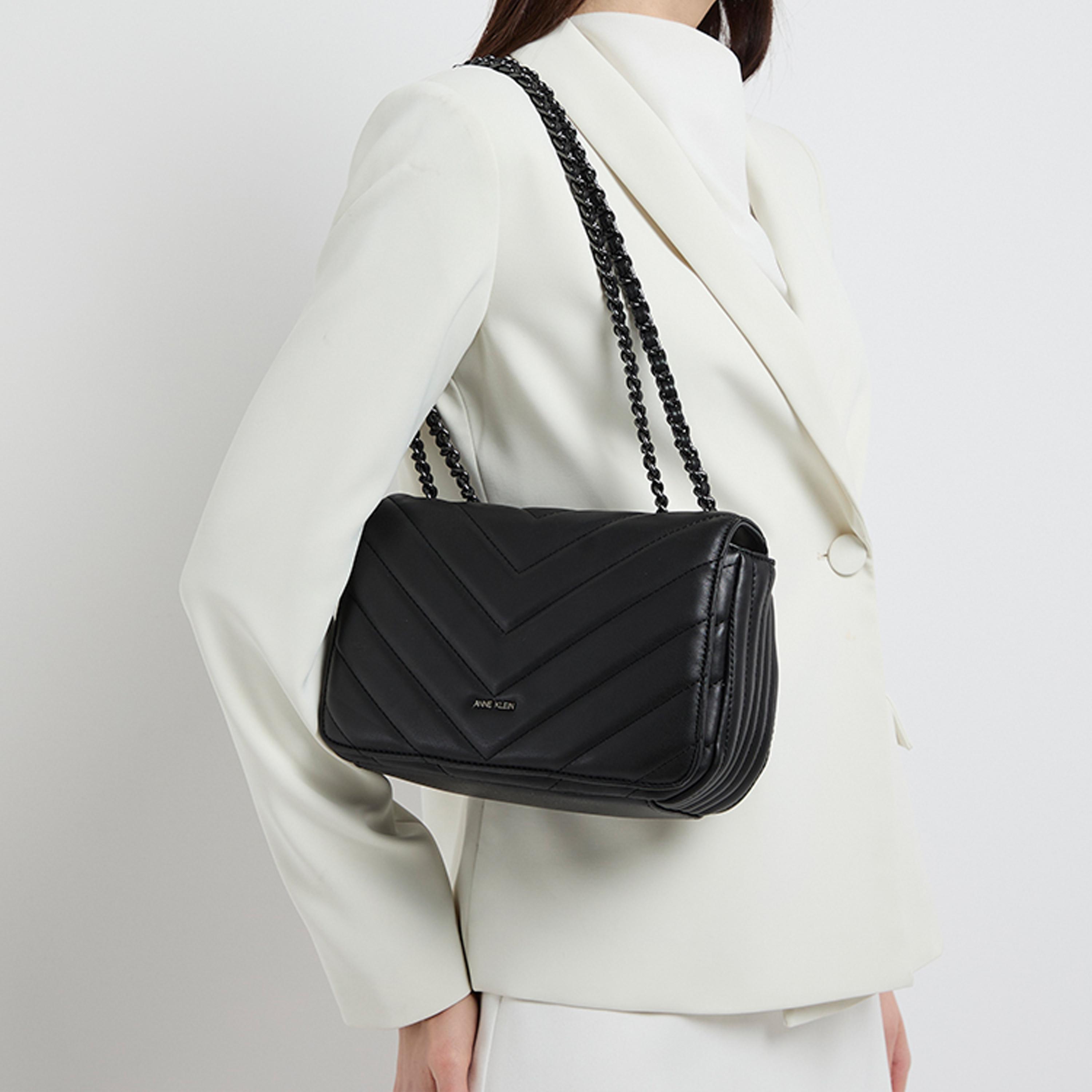 آن كلين - شنطة كروس مبطنة بغطاء وحزام سلسلة | 25 × 16 × 8 سم-women-bagsandwallets-handbags-image-2