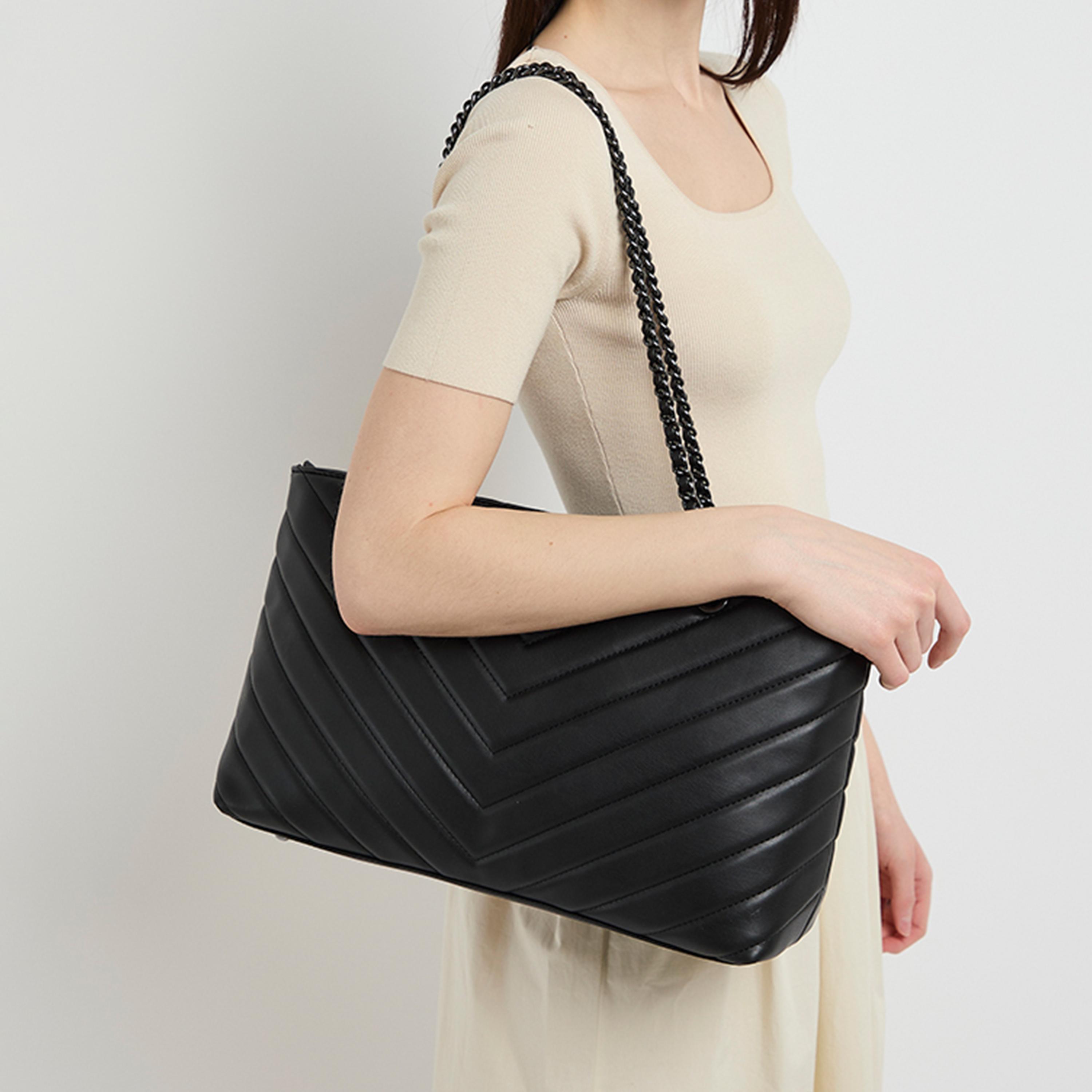 آن كلين - شنطة كتف مبطنة بسحاب وحزام سلسلة | 37 × 23 × 12 سم-women-bagsandwallets-handbags-image-2