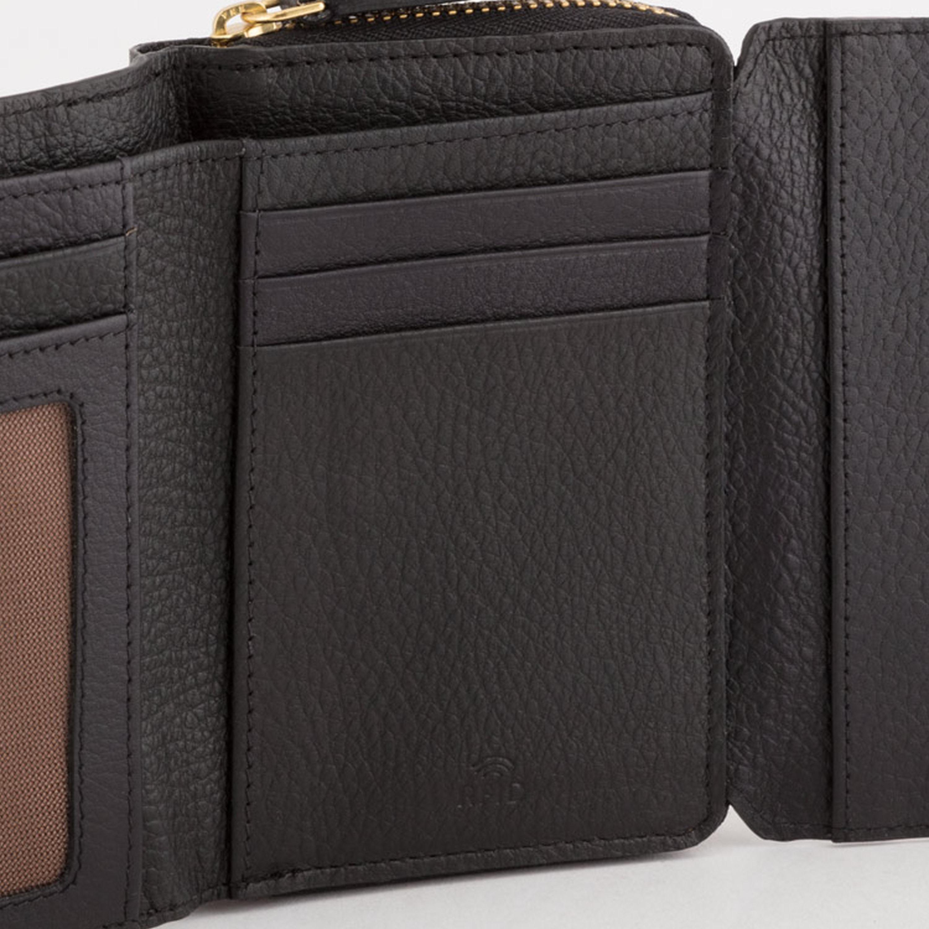 Carpisa Delta Winter Self Design Leather Wallet with Magnetic Closure | 13 x 9.50 x 2.50 cm-women-bagsandwallets-wallets-image-3