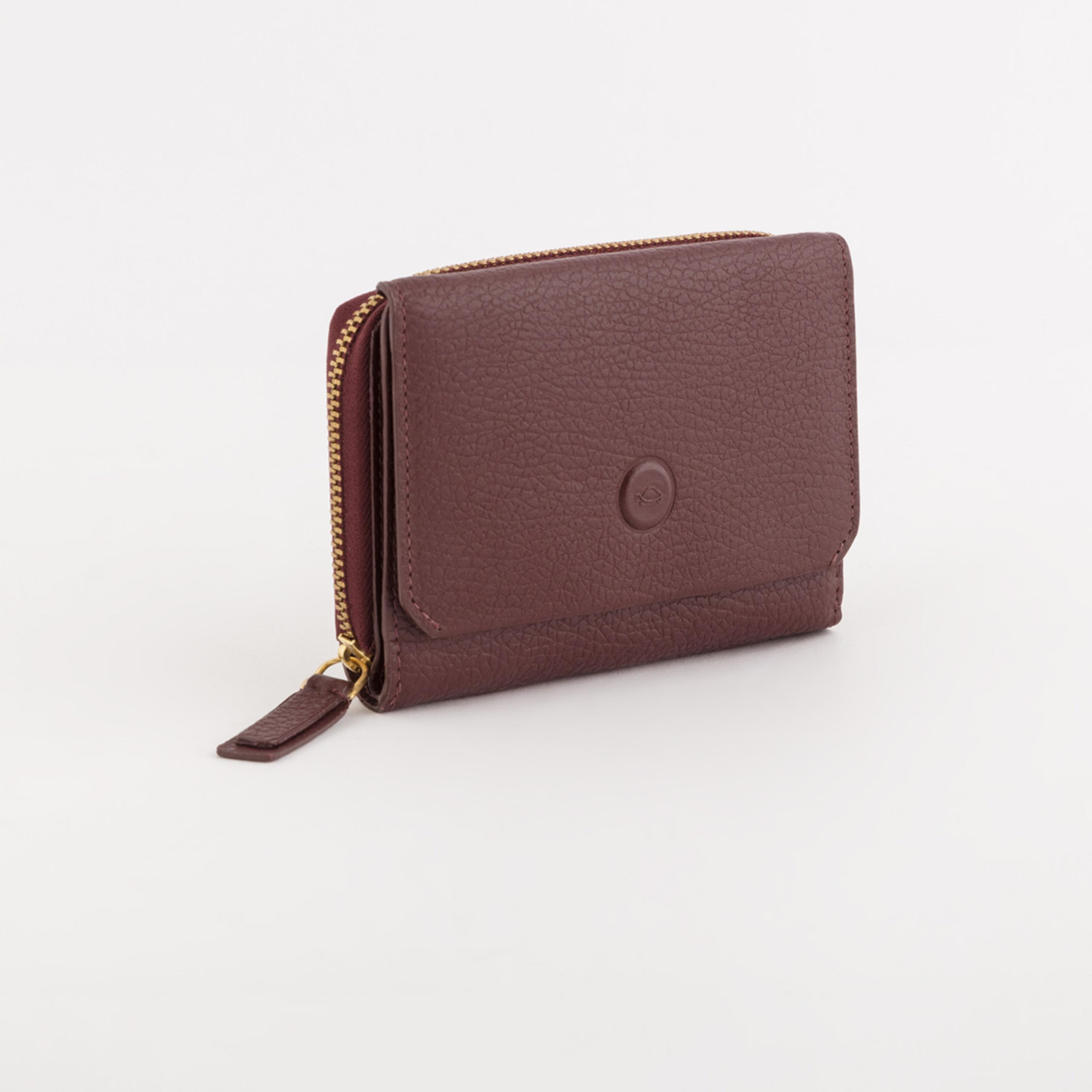 Carpisa Delta Winter Self Design Leather Wallet with Magnetic Closure | 13 x 9.50 x 2.50 cm-women-bagsandwallets-wallets-image-1