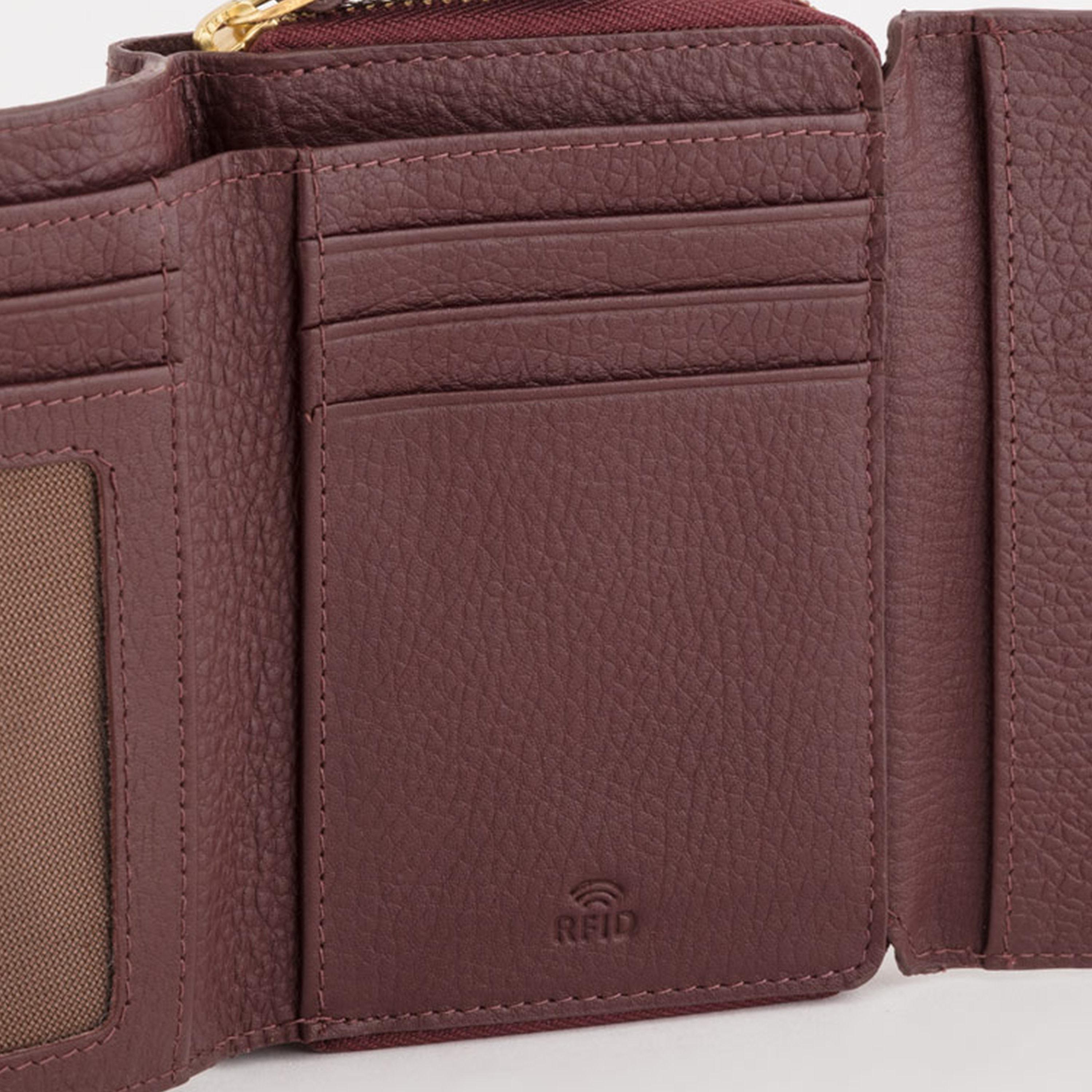 Carpisa Delta Winter Self Design Leather Wallet with Magnetic Closure | 13 x 9.50 x 2.50 cm-women-bagsandwallets-wallets-image-3