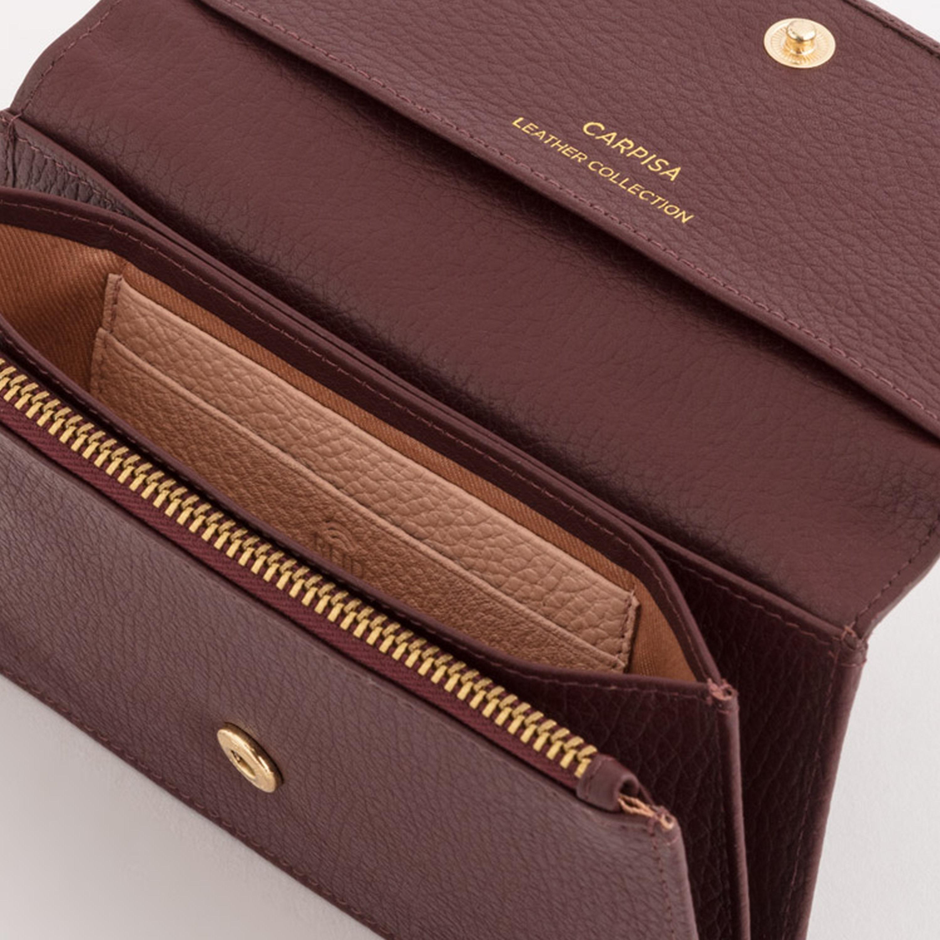 Carpisa Delta Winter Self Design Leather Wallet with Magnetic Closure | 16.50 x 10 x 2 cm-women-bagsandwallets-wallets-image-3