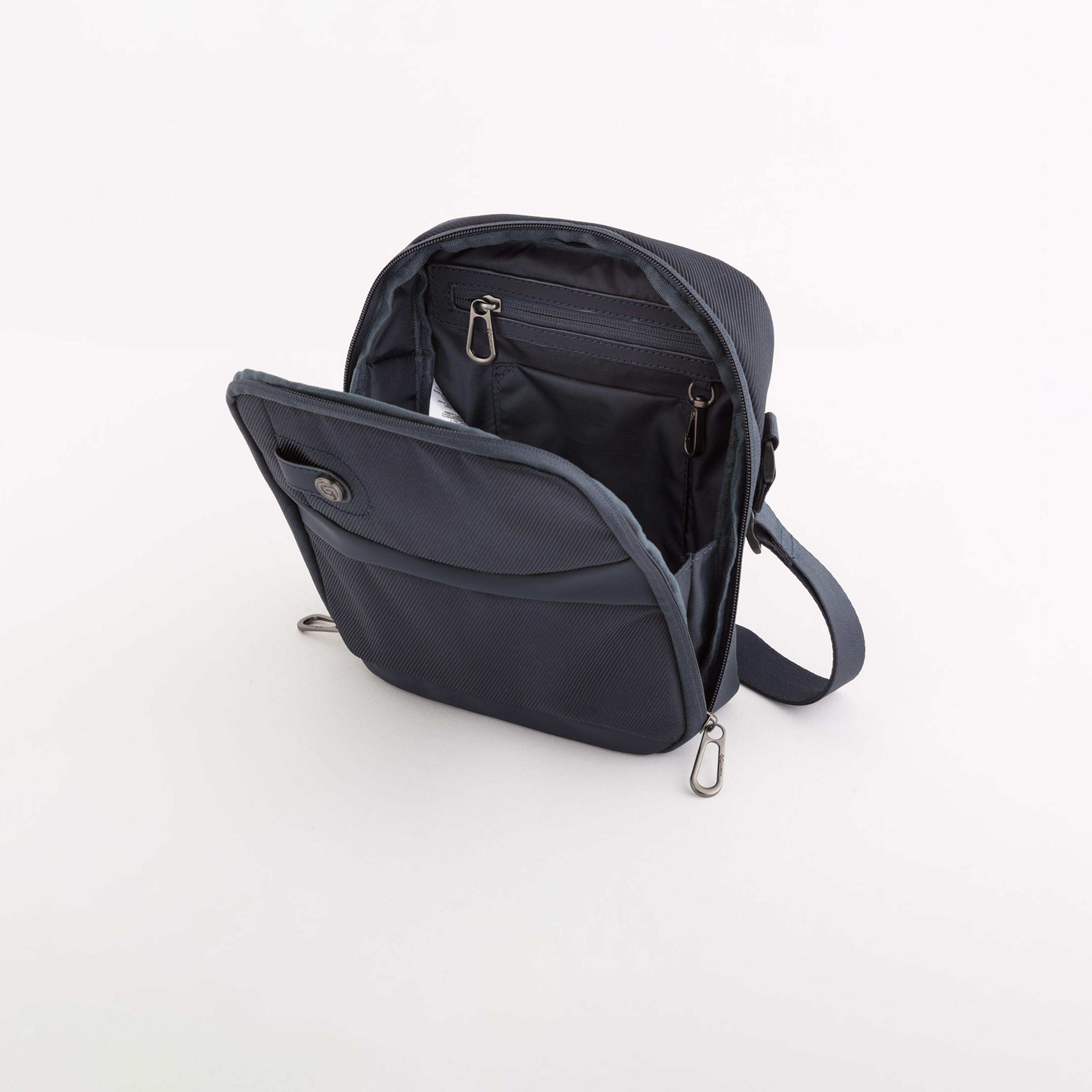 كاربيسا - شنطة ظهر بي برو ذاتية التصميم سحاب إغلاق | 20 × 23 × 6 سم-travel-luggagesandbags-backpacks-image-2
