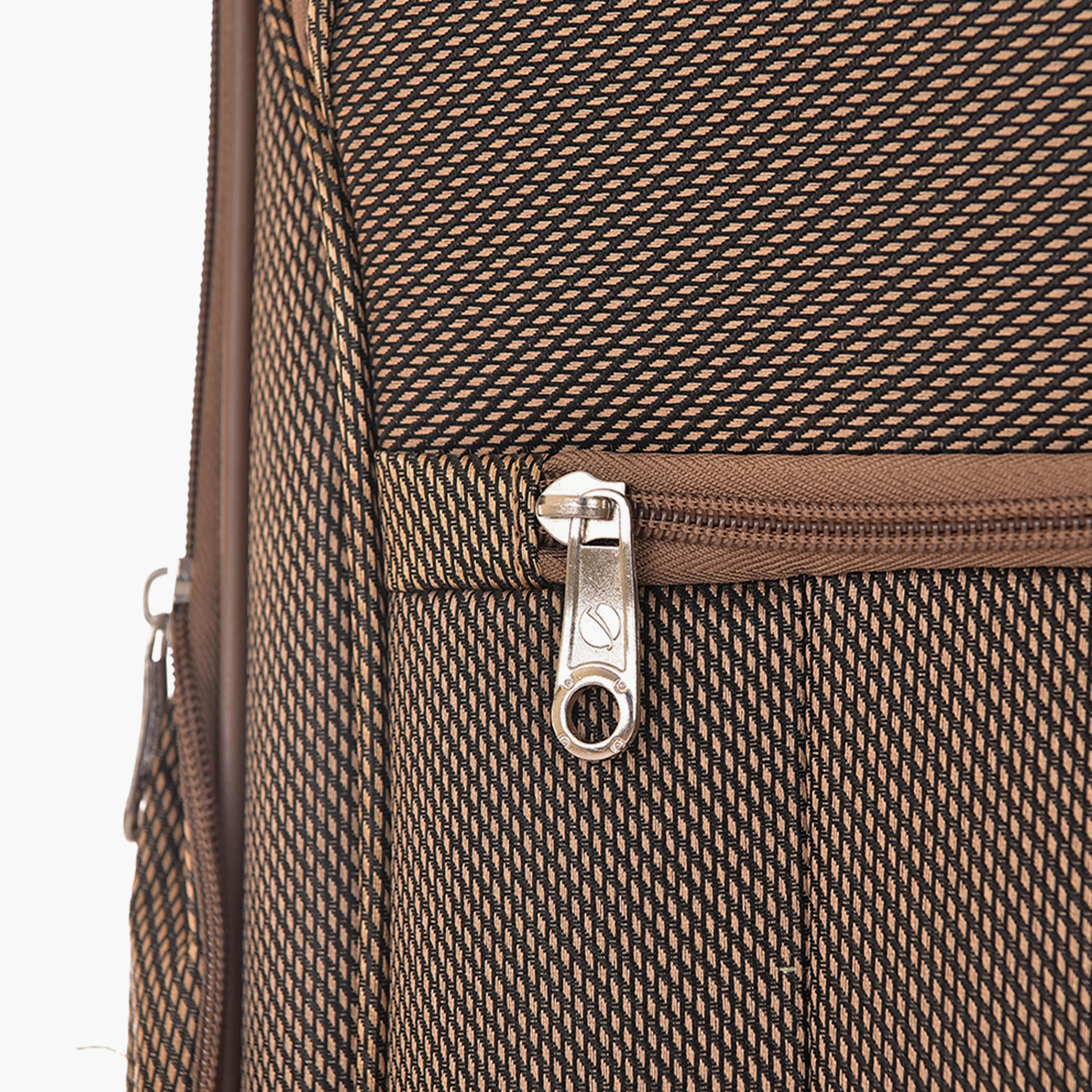 نيو ترافل - طقم  3 شنط سفر بأربع عجلات من النايلون الناعم مع قفل برقم سري-travel-luggagesandbags-luggage-image-13