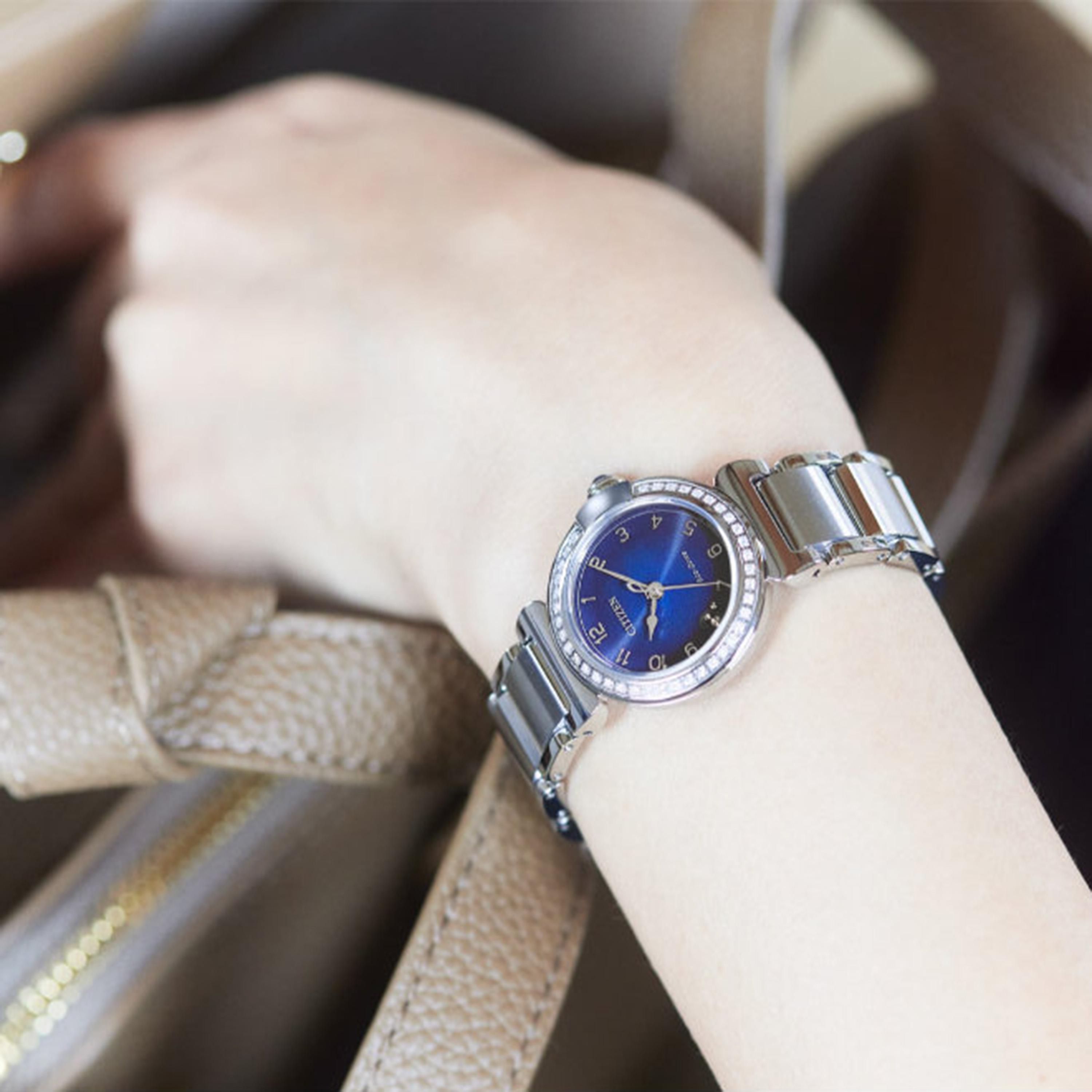 ساعة أنالوج ستانلس ستيل باللون الأزرق 26 مم للنساء من سيتيزن | EM1120-87L-women-watchesandjewellery-watches-image-6