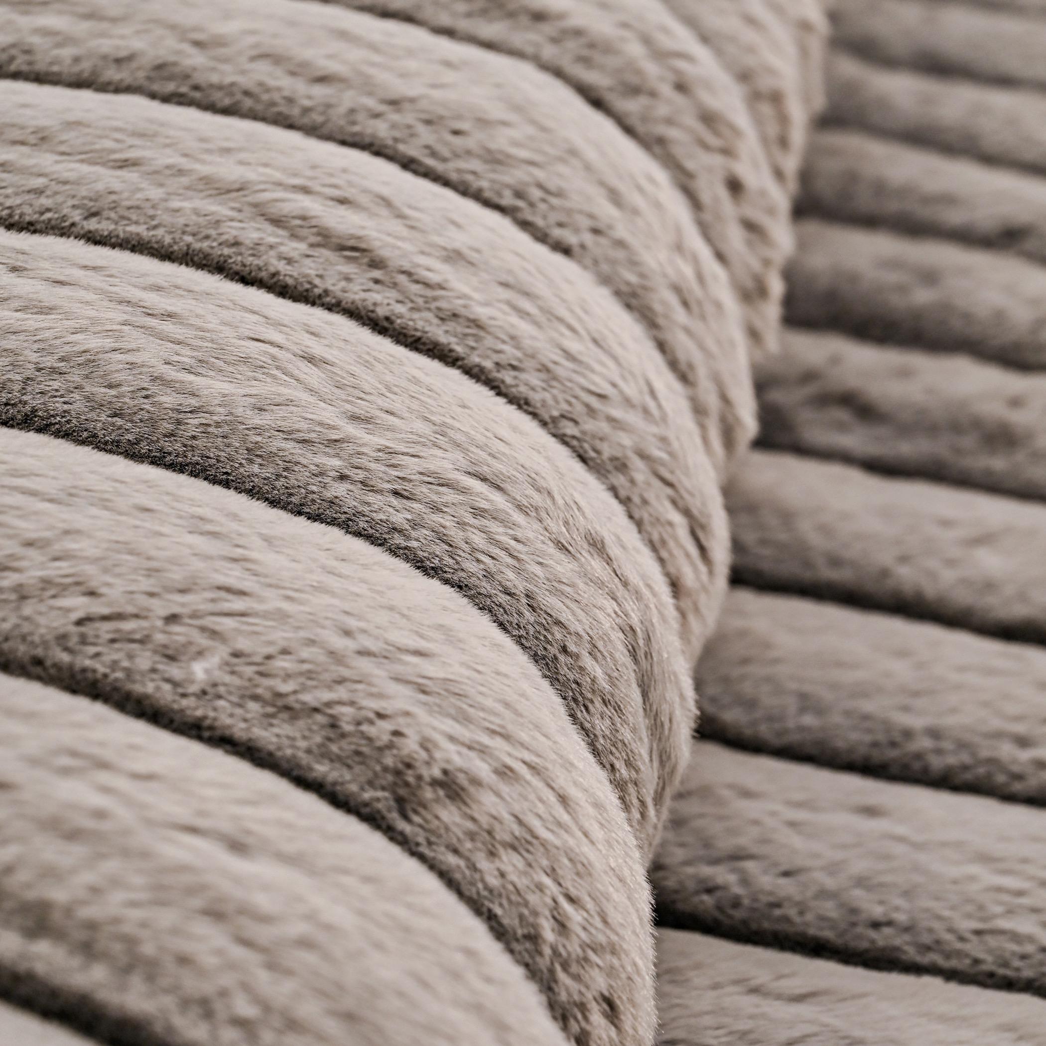 Vertica 3D Linear Strip 3D Rabbit Fur Rug - 160x230 cm-hbxdecorandfurnishings-floorcoverings-rugs-image-5