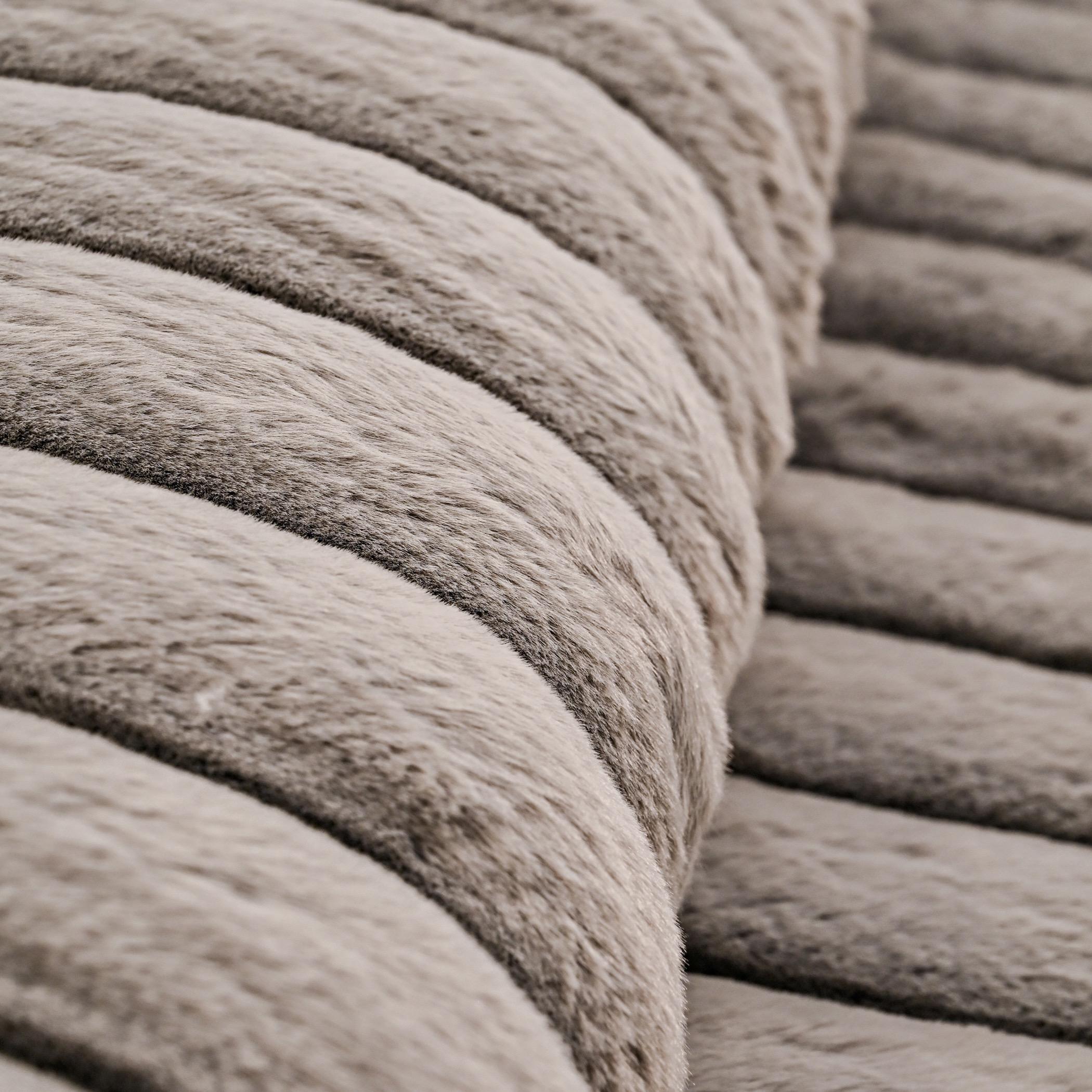 Vertica 3D Linear Strip 3D Rabbit Fur Rug - 200x300 cm-hbxdecorandfurnishings-floorcoverings-rugs-image-5