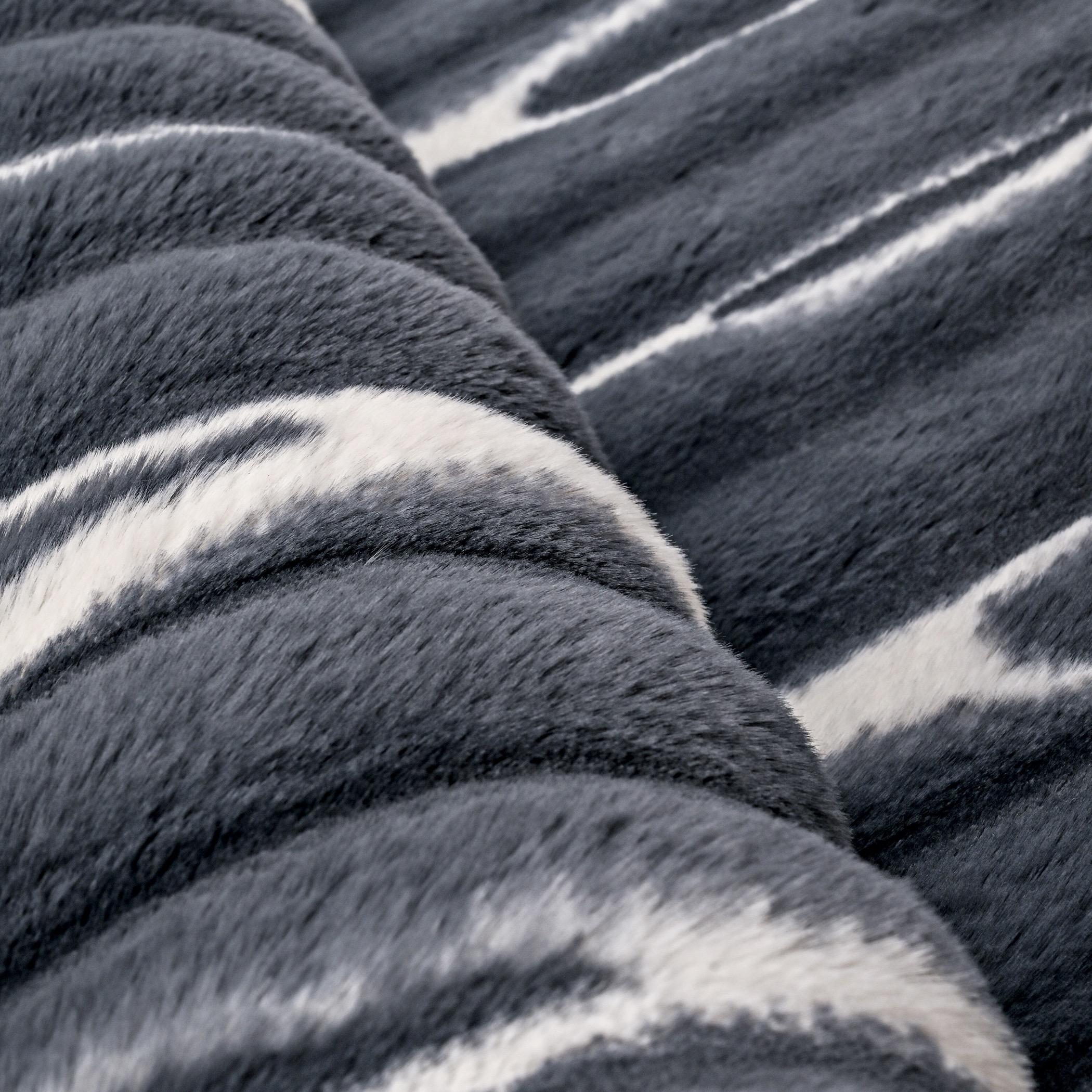 Plush Shibori Tie Dyed Rabbit Fur Rug - 230x160 cm-hbxdecorandfurnishings-floorcoverings-rugs-image-5
