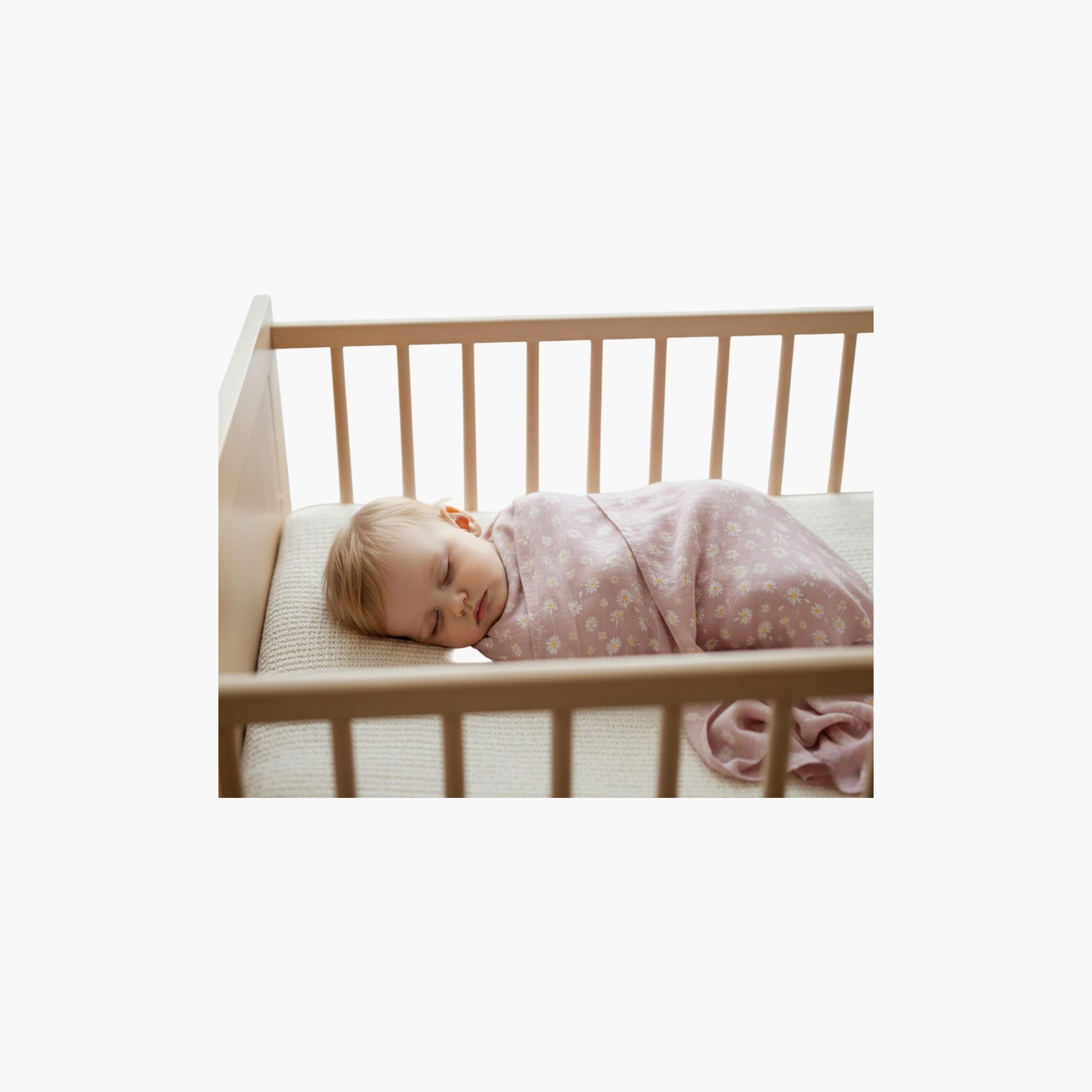 طقم أقمشة قماط فائقة النعومة موديل بلاك ديزي قطعتين من كيندر فالي-baby-nursery-blanketsandswaddles-receivingblankets-image-2