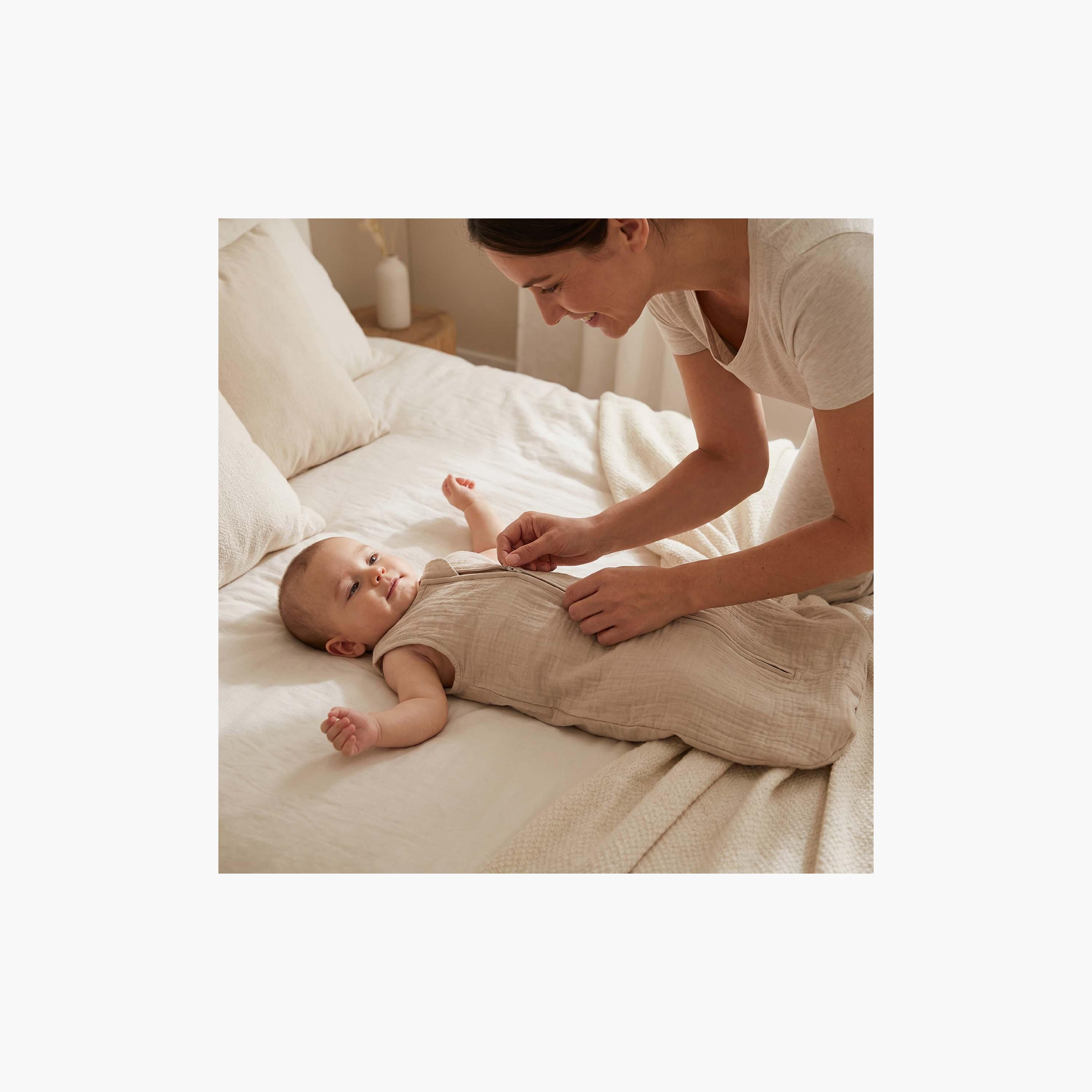 كيس نوم عضوي من الموسلين المجعد بدون أكمام - 1 توج - لون بني من مون-baby-nursery-blanketsandswaddles-swaddlesandsleepingbags-image-2