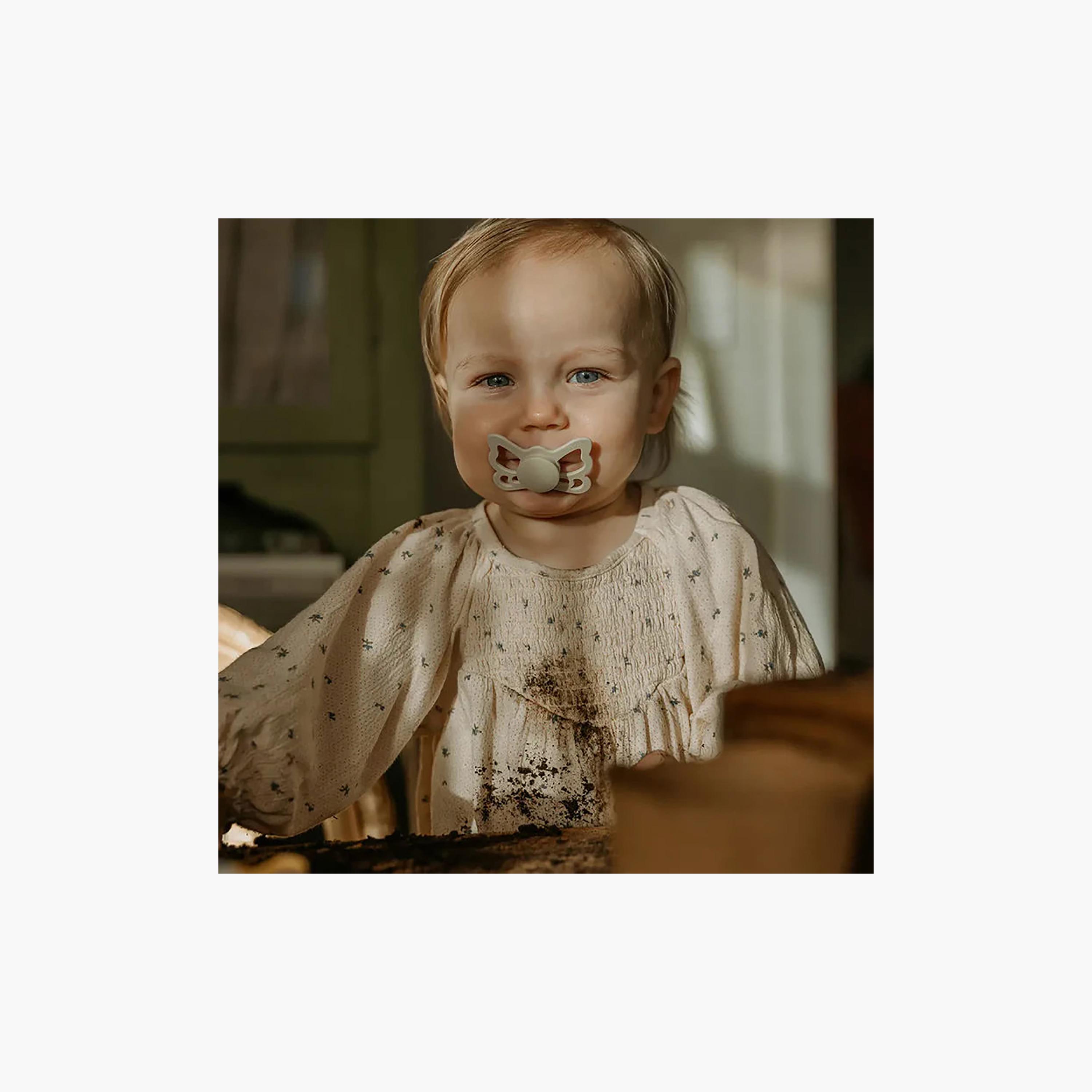لهاية فريج باترفلاي سيليكون تشريحية - مقاس 2-baby-feeding-pacifiers-image-3