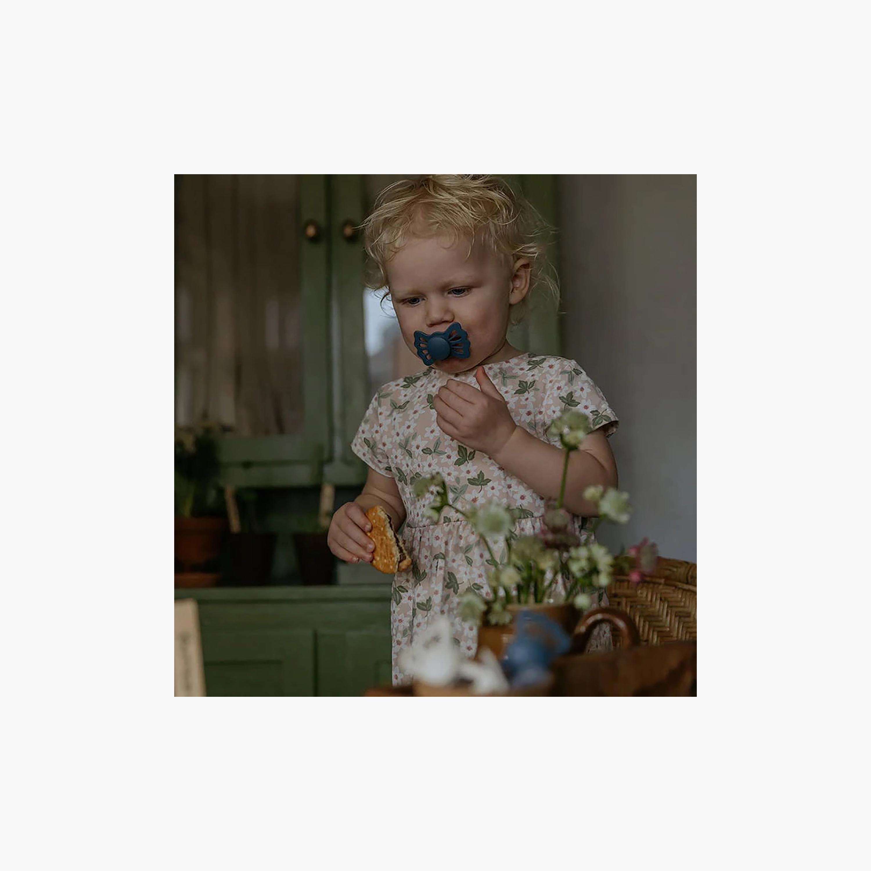 لهاية فريج لوكي سيليكون متماثلة - مقاس 1-baby-feeding-pacifiers-image-3