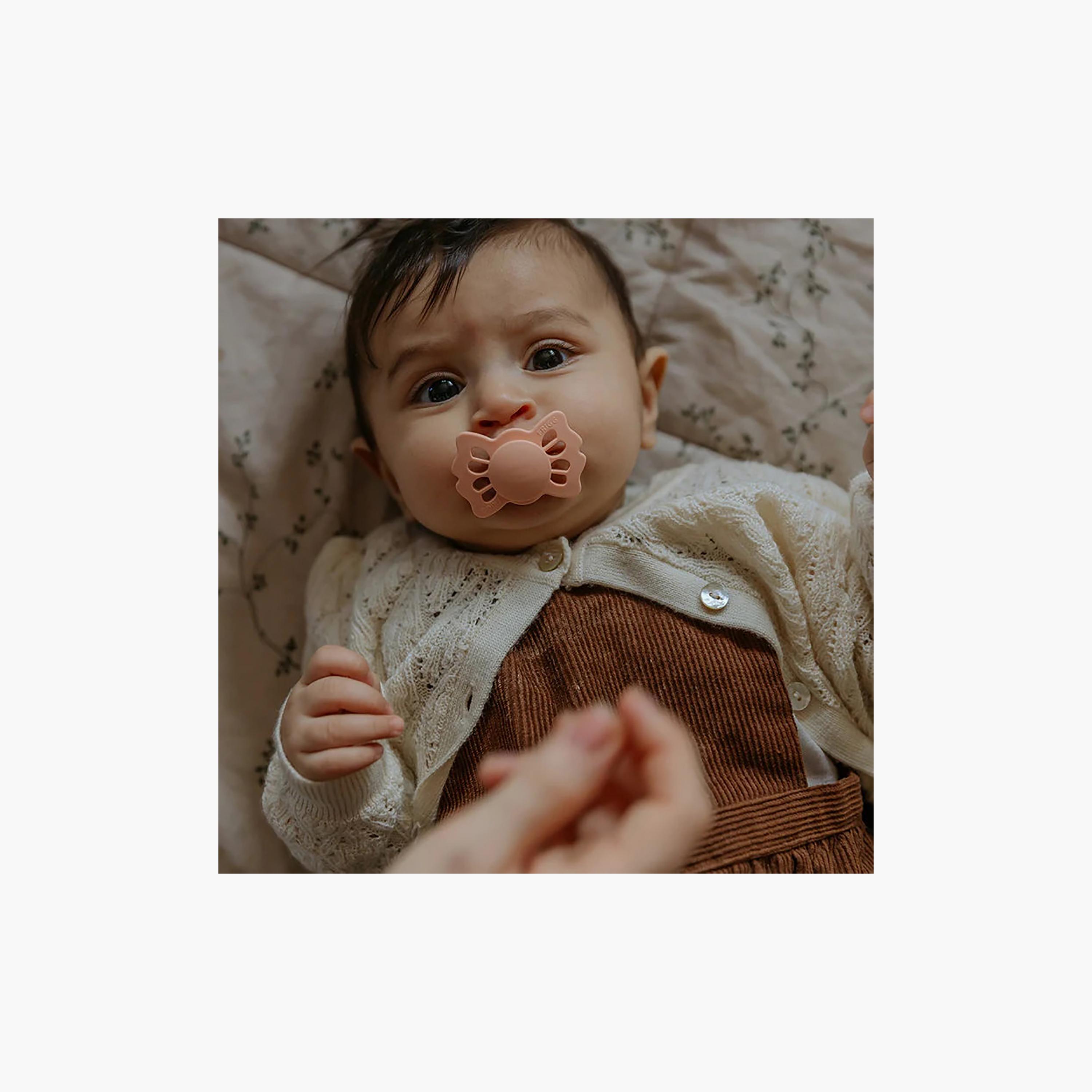 لهاية فريج لوكي سيليكون متماثلة - مقاس 2-baby-feeding-pacifiers-image-4
