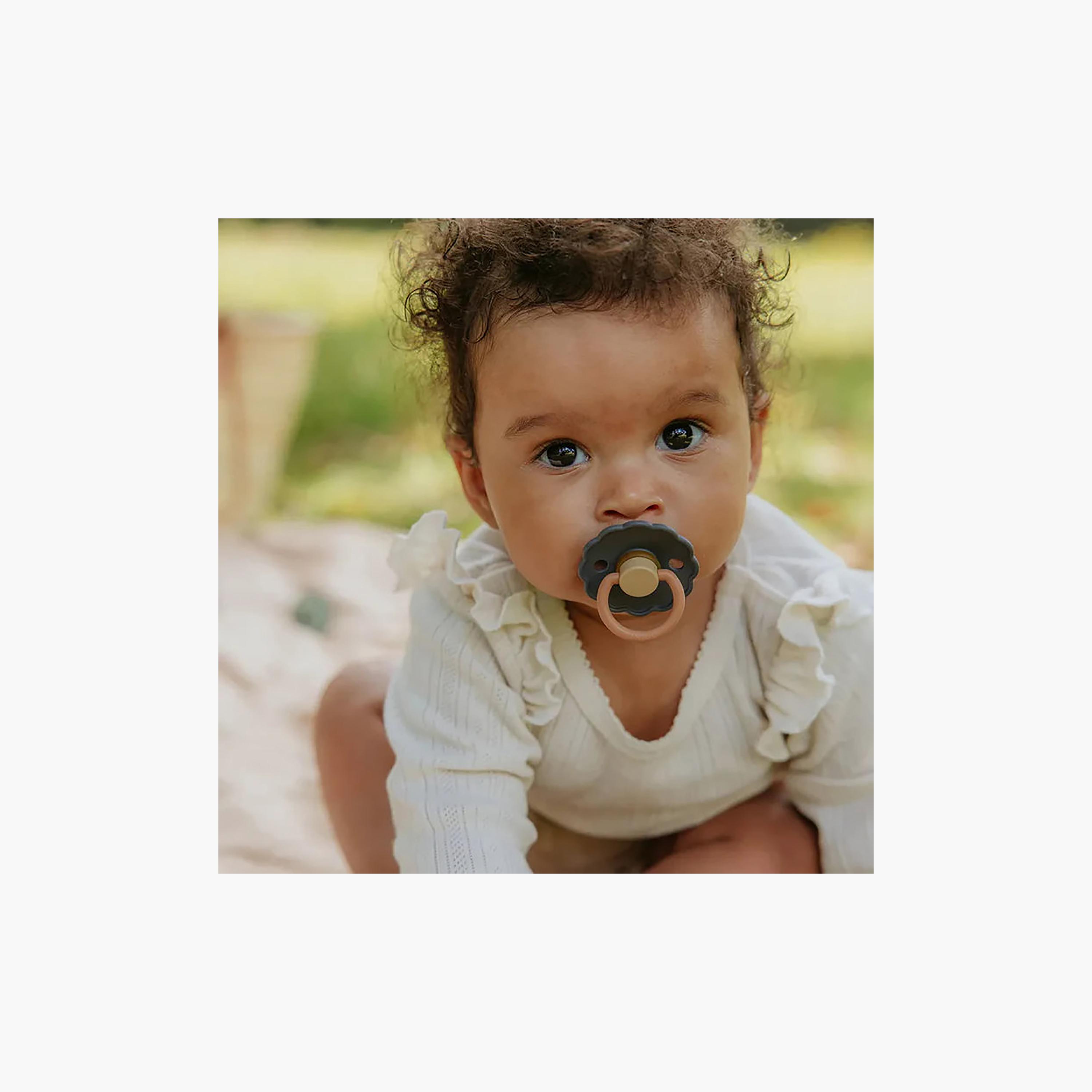 FRIGG 2-Piece Daisy Silicone Pacifier - Size 1-baby-feeding-pacifiers-image-4