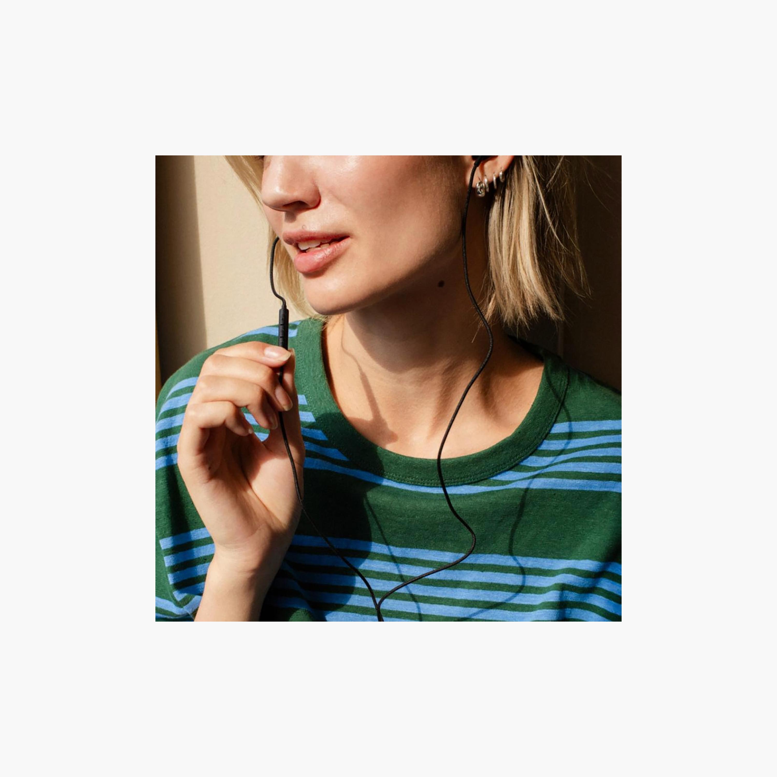 Sudio V3 Wired Ear Buds Type-C IPX4 | V3-PROMO_EMAX_AE_ADIB_240926-image-4