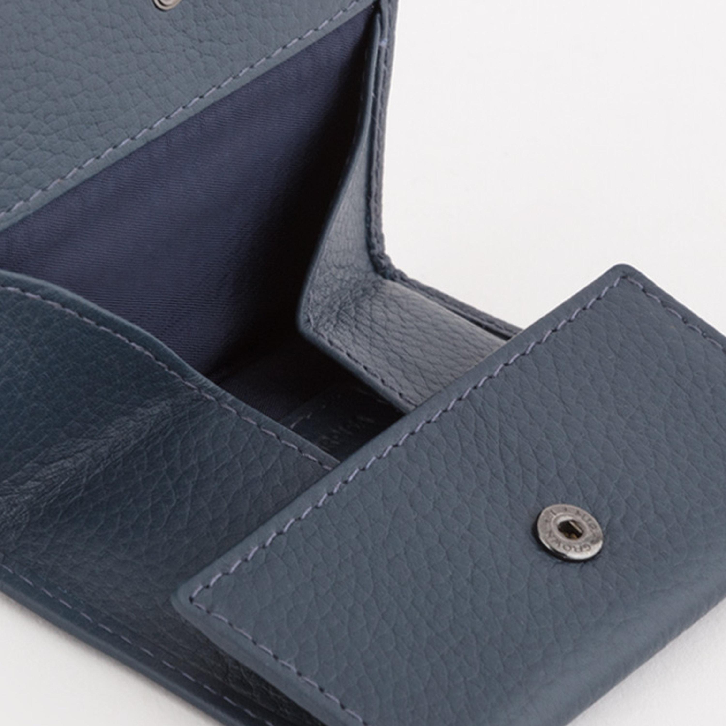 Carpisa Mark Textured Coin Purse with Clip closure | 9 X 1 X 7 CM-men-beltsandwallets-wallets-image-3