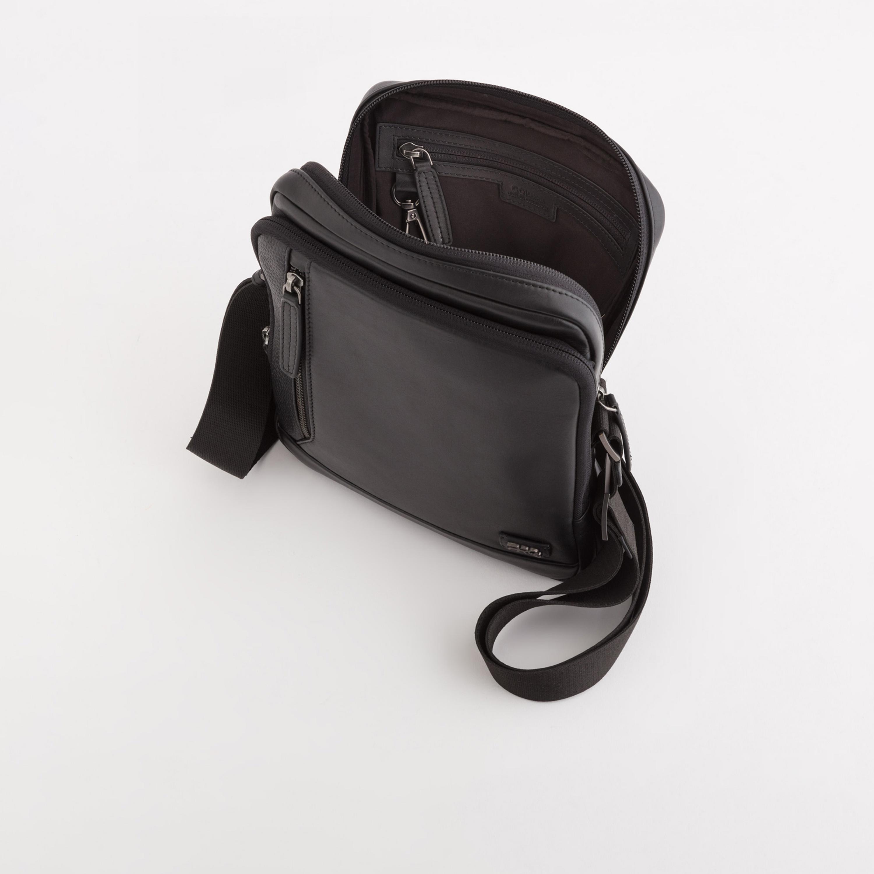كاربيسا - شنطة كتف بسيطة ميت برو سحاب إغلاق وحزام قابل للتعديل | 24 × 6 × 20 سم-men-bags-image-3