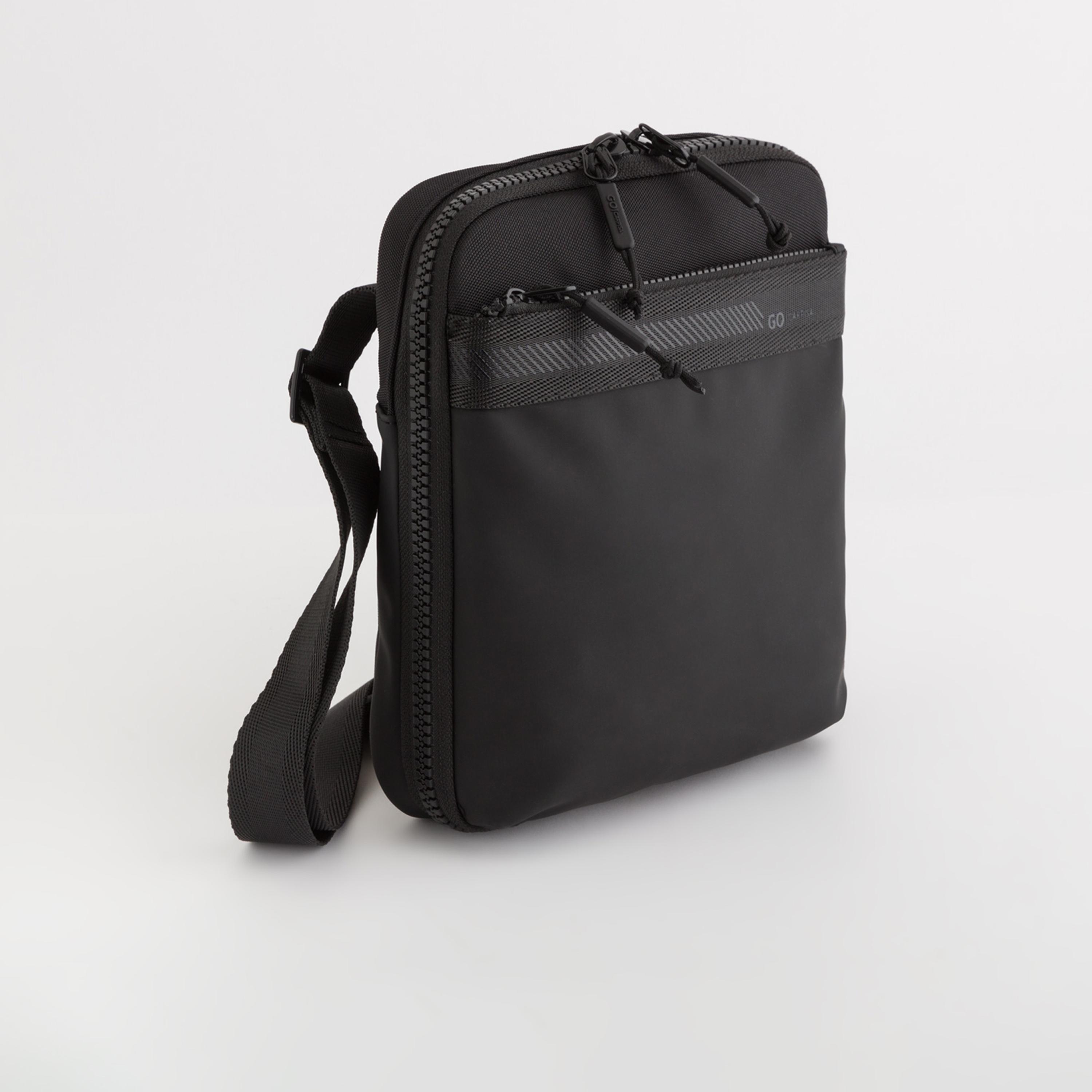 كاربيسا - شنطة كتف مافريك جو سادة بسحاب إغلاق وحزام قابل للتعديل | 24 × 5 × 20 سم-men-bags-image-1