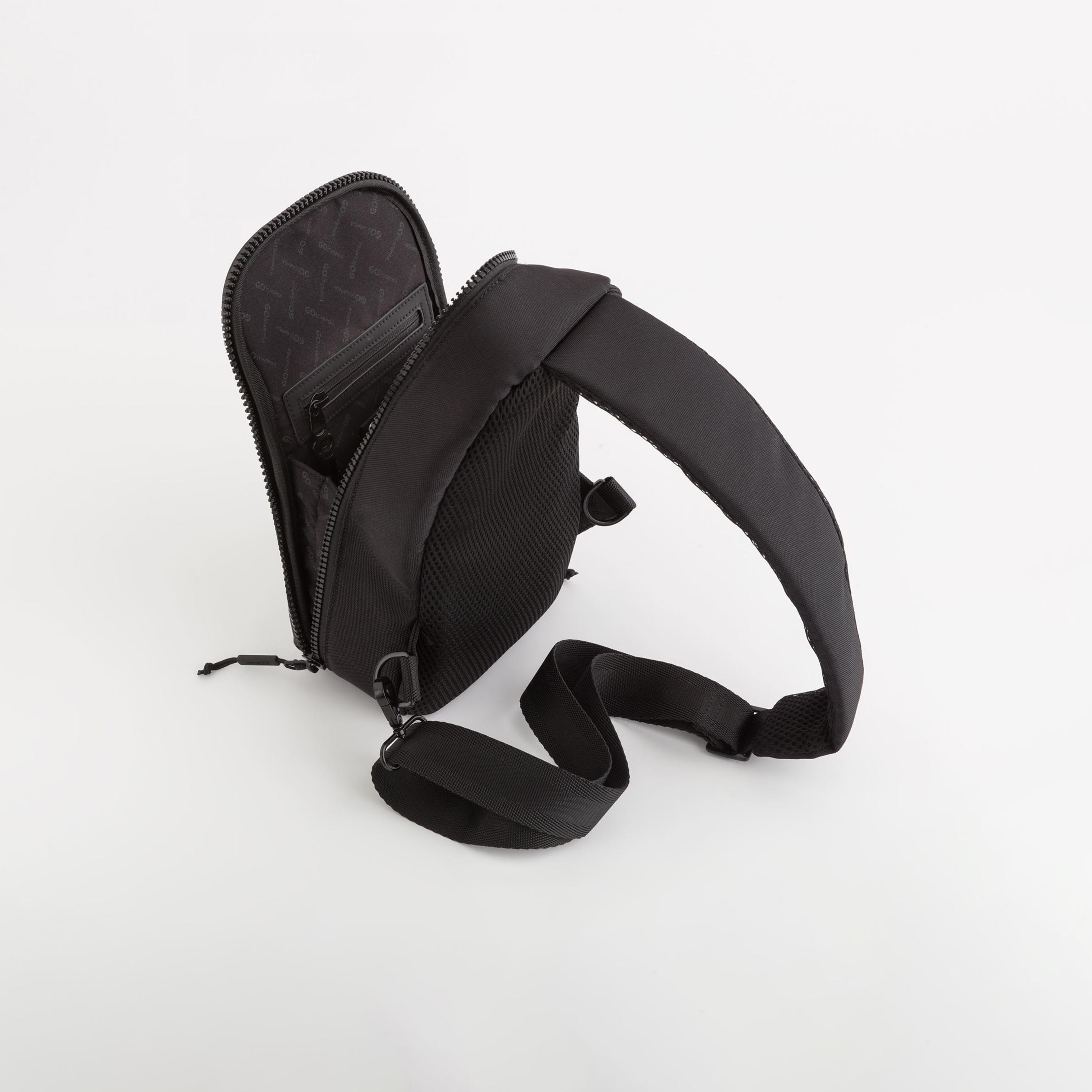 كاربيسا - شنطة كتف مافريك جو ملمس مميز سحاب إغلاق وحزام قابل للتعديل | 30 × 8 × 18 سم-men-bags-image-3