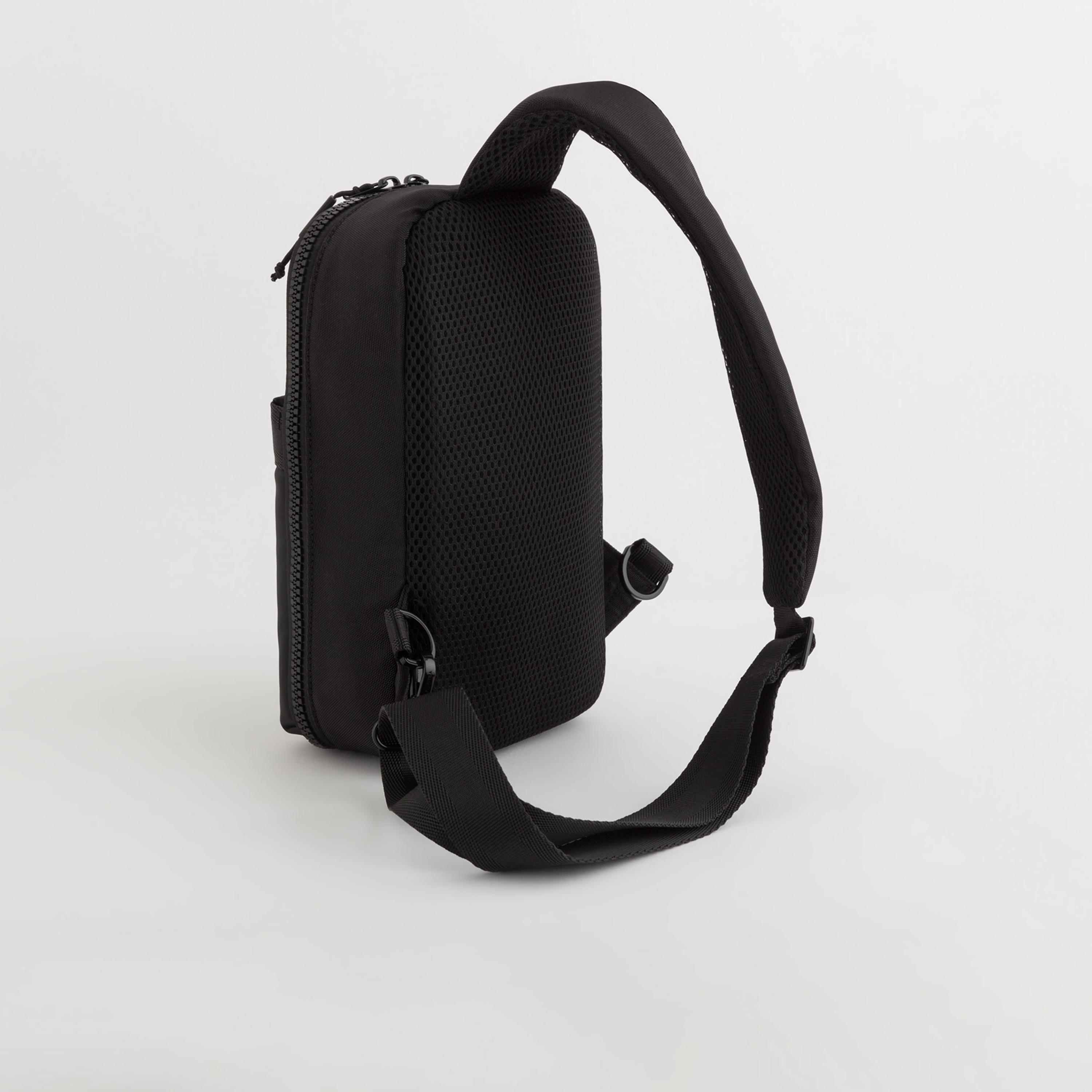 كاربيسا - شنطة كتف مافريك جو ملمس مميز سحاب إغلاق وحزام قابل للتعديل | 30 × 8 × 18 سم-men-bags-image-4