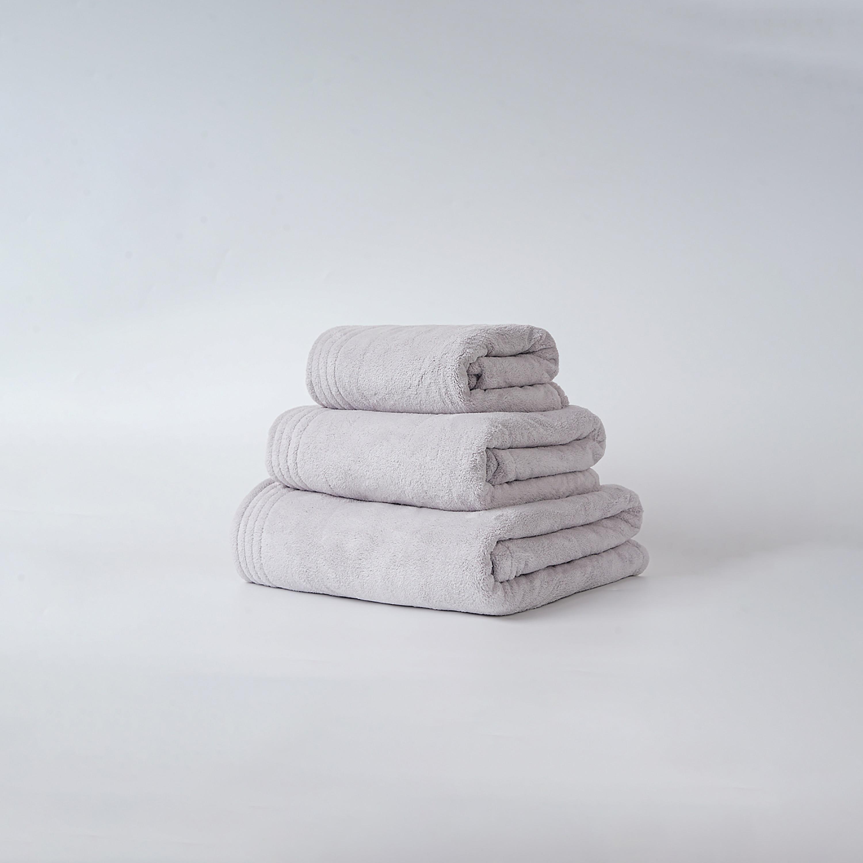 طقم مناشف ناعمة سادة من مجموعة مايكروفايبر كومفورت (فائقة الامتصاص) من دونيتيلا-household-bathandlaundry-bathlinen-towels-image-2