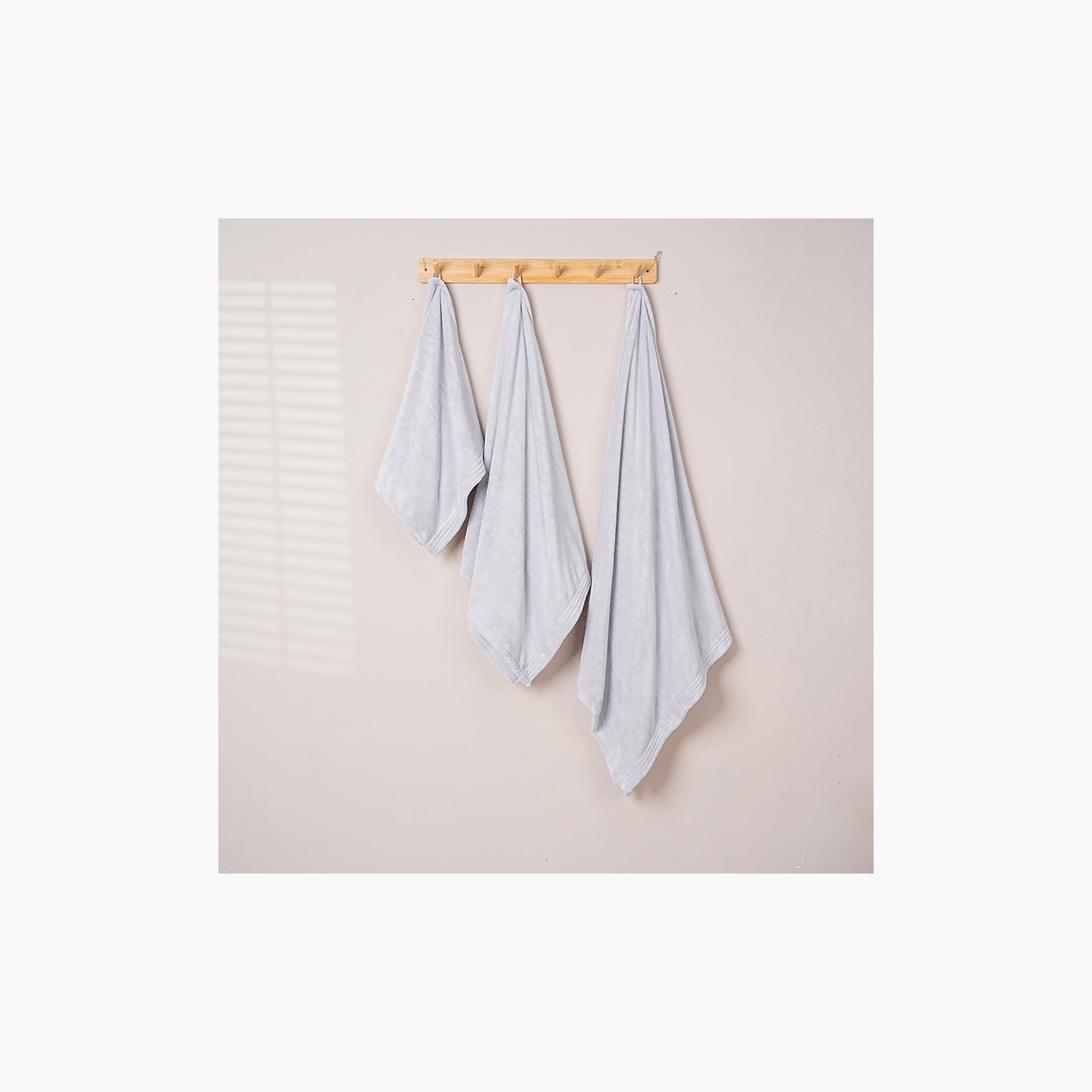 طقم مناشف ناعمة سادة من مجموعة مايكروفايبر كومفورت (فائقة الامتصاص) من دونيتيلا-household-bathandlaundry-bathlinen-towels-image-3