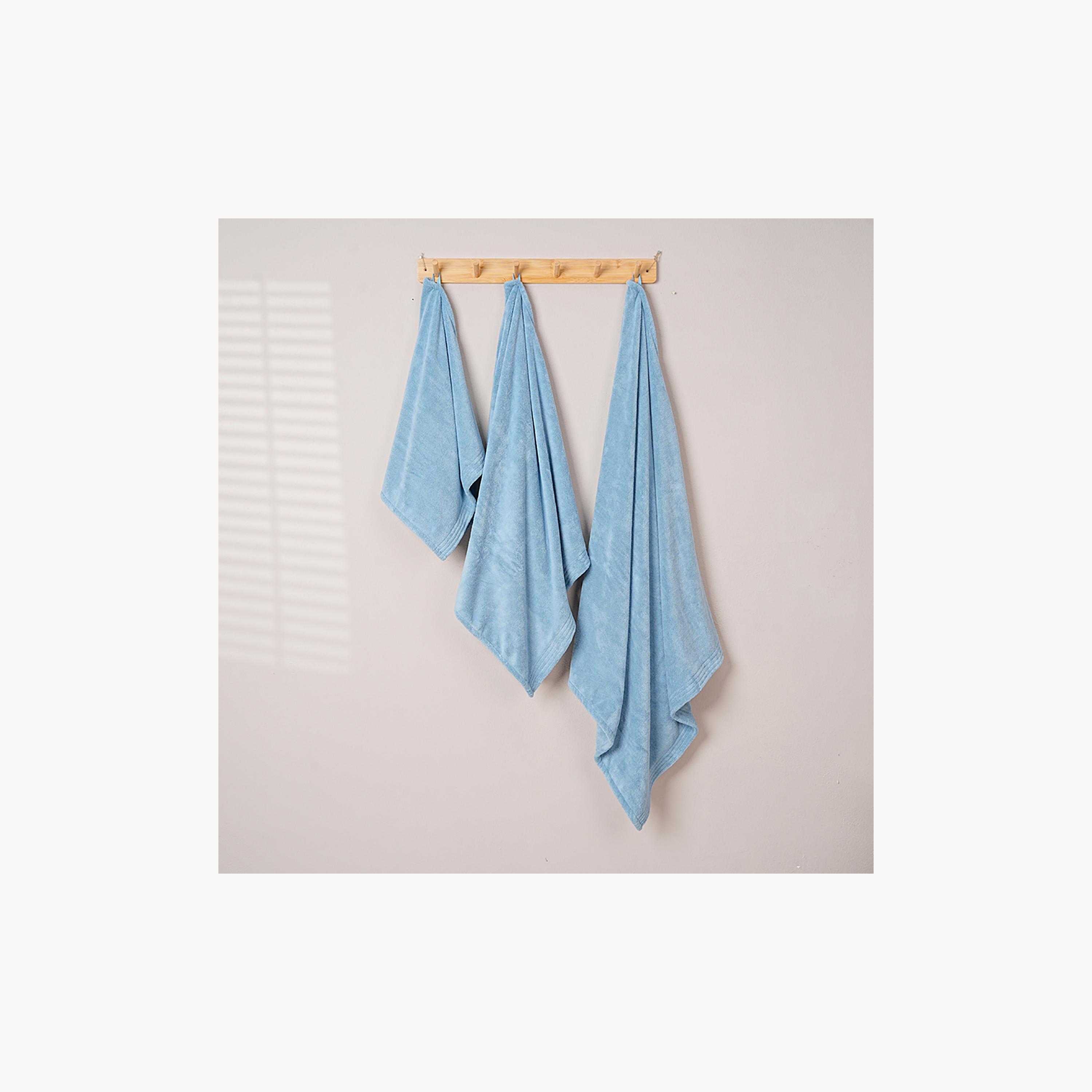 طقم مناشف ناعمة سادة من مجموعة مايكروفايبر كومفورت (فائقة الامتصاص) من دونيتيلا-household-bathandlaundry-bathlinen-towels-image-3