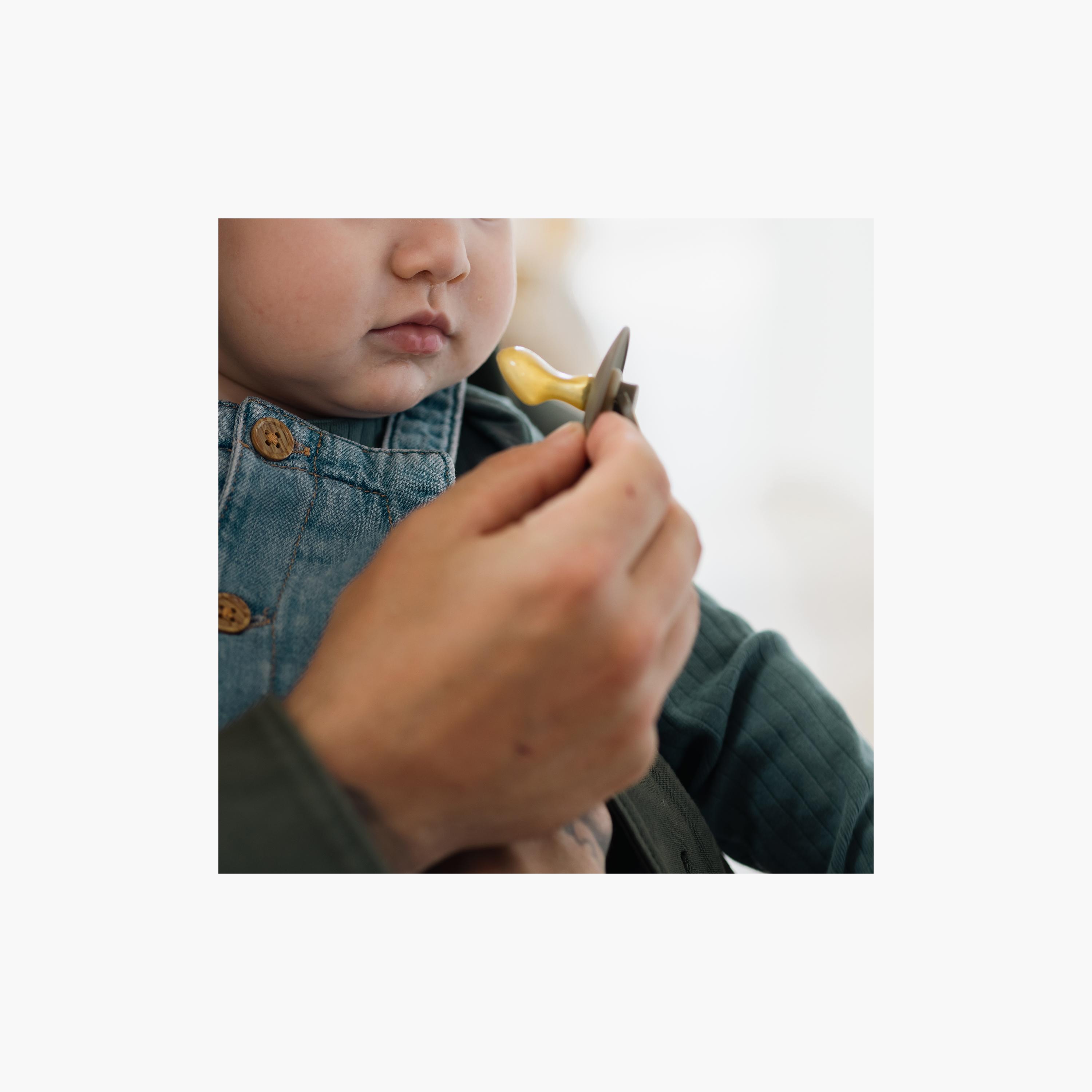طقم لهايات لاتكس تقويم الأسنان تشكيلة "كولور" (قطعتين) من بيبس - مقاس 1-baby-feeding-pacifiers-image-7