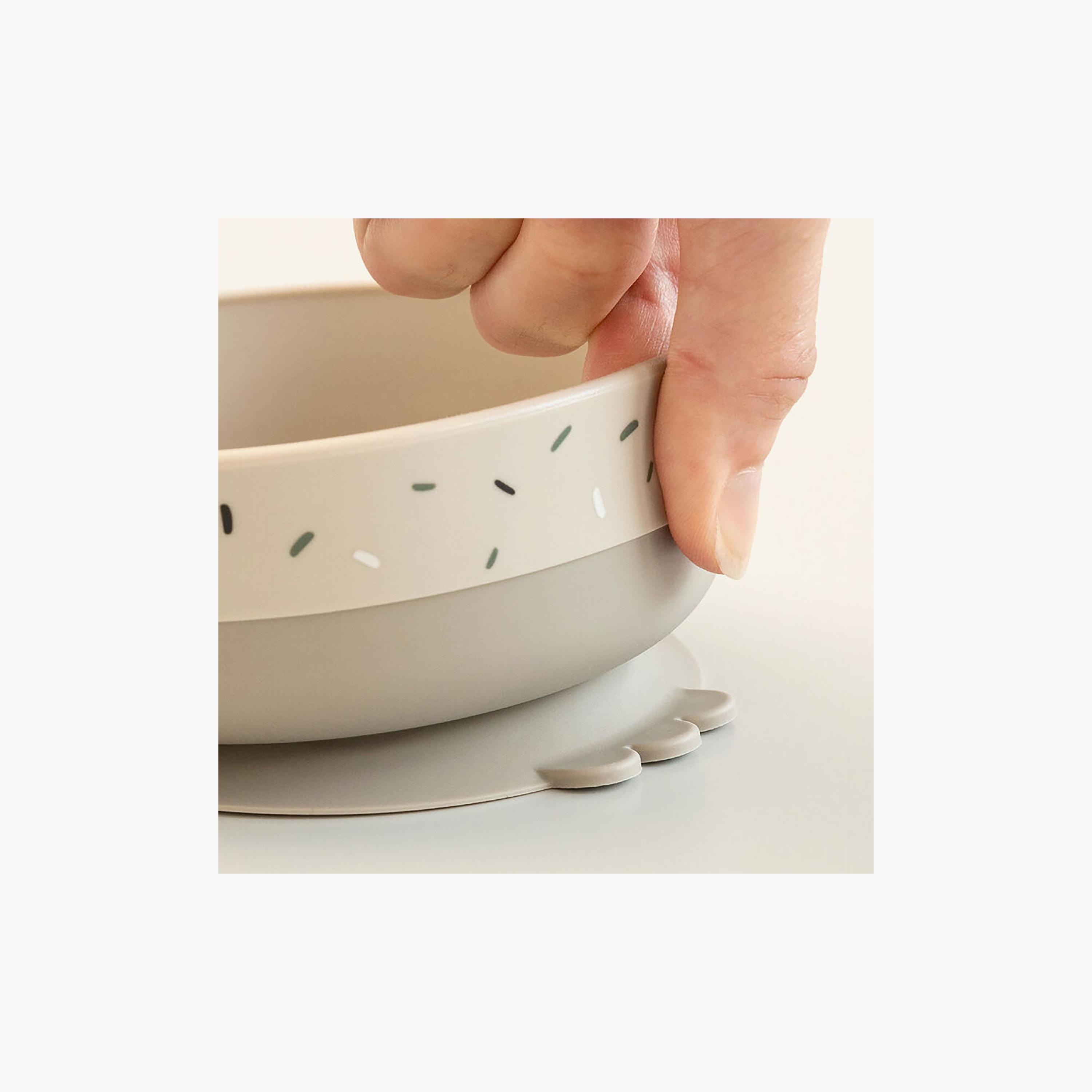 طقم عشاء للأطفال "فودي" بتصميم الزرافة لالي لون رملي من دون باي دير-baby-feeding-mealtimeessentials-image-8