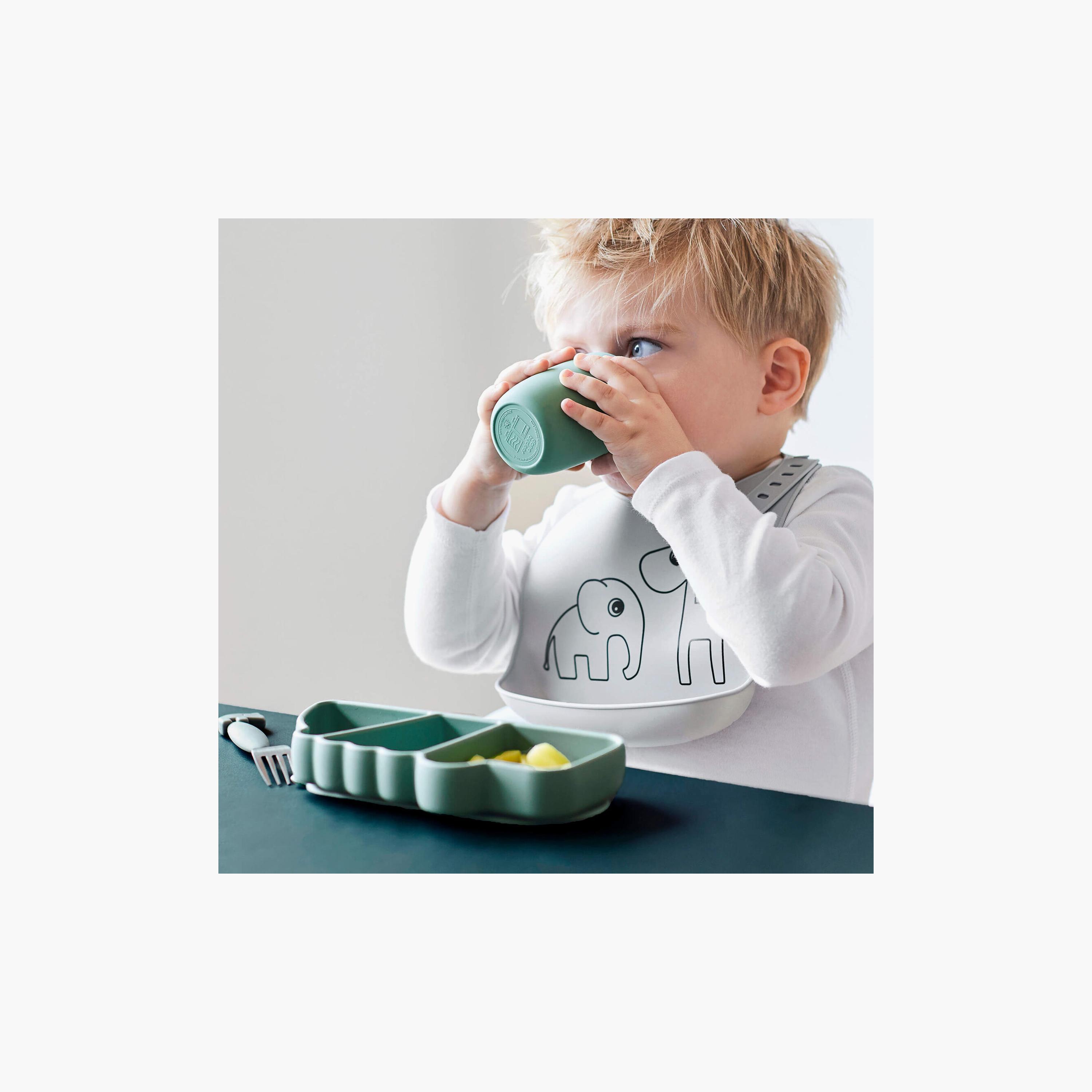 طبق وجبات خفيفة سيليكون بقاعدة تثبيت بتصميم التمساح كروكو لون أخضر من دون باي دير-baby-feeding-mealtimeessentials-image-3