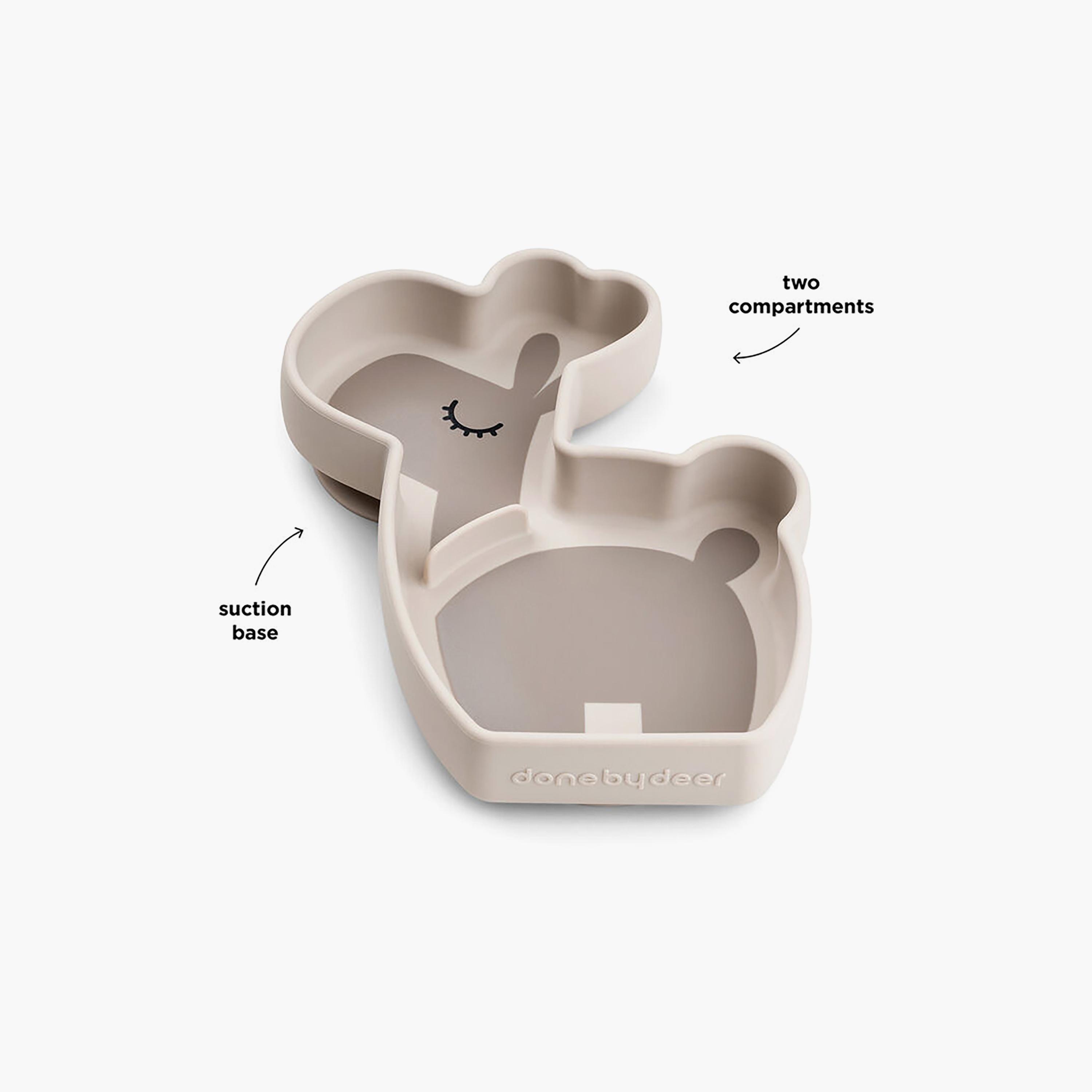 طبق وجبات خفيفة سيليكون بقاعدة تثبيت بتصميم الزرافة لالي لون رملي من دون باي دير-baby-feeding-mealtimeessentials-image-2