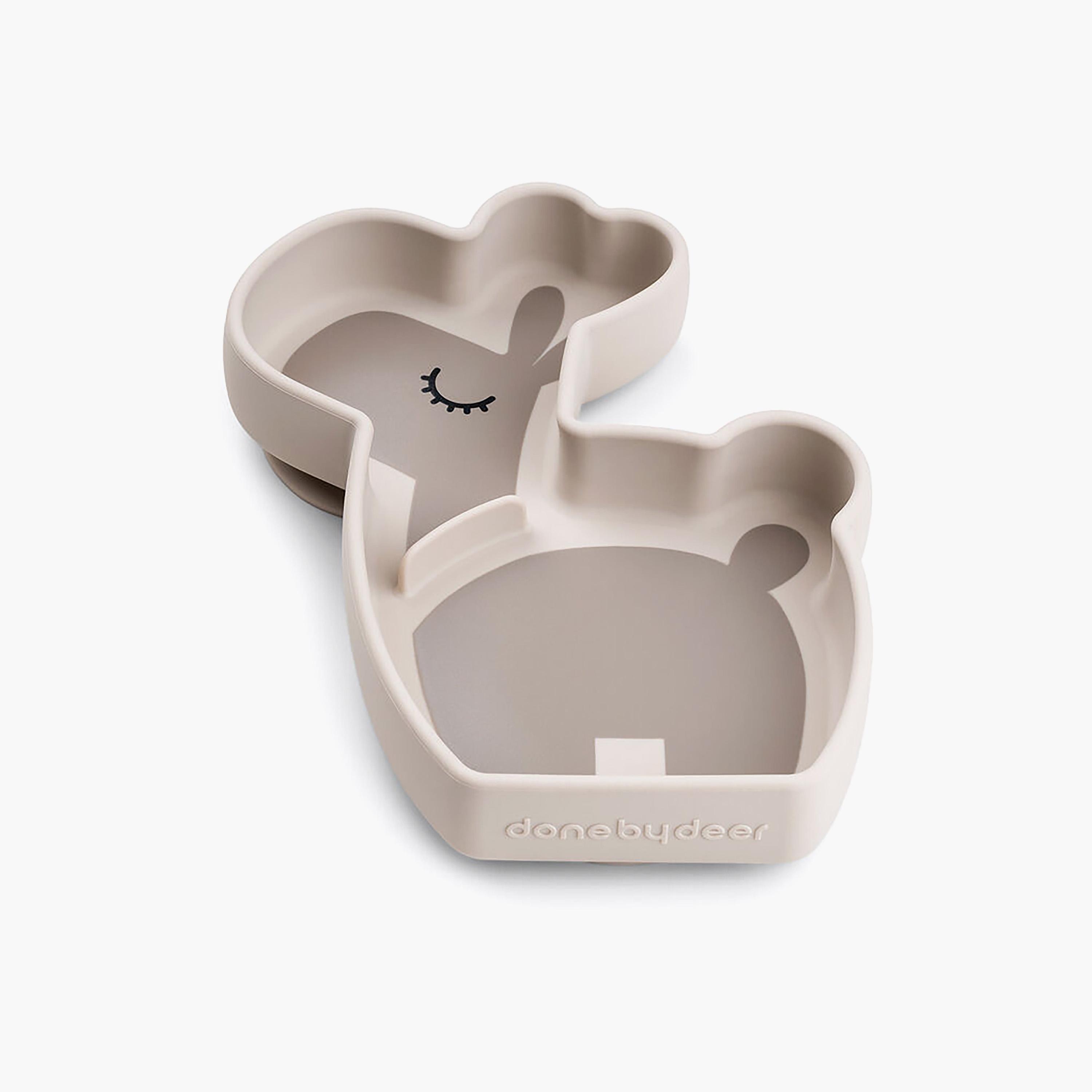 طبق وجبات خفيفة سيليكون بقاعدة تثبيت بتصميم الزرافة لالي لون رملي من دون باي دير-baby-feeding-mealtimeessentials-image-4