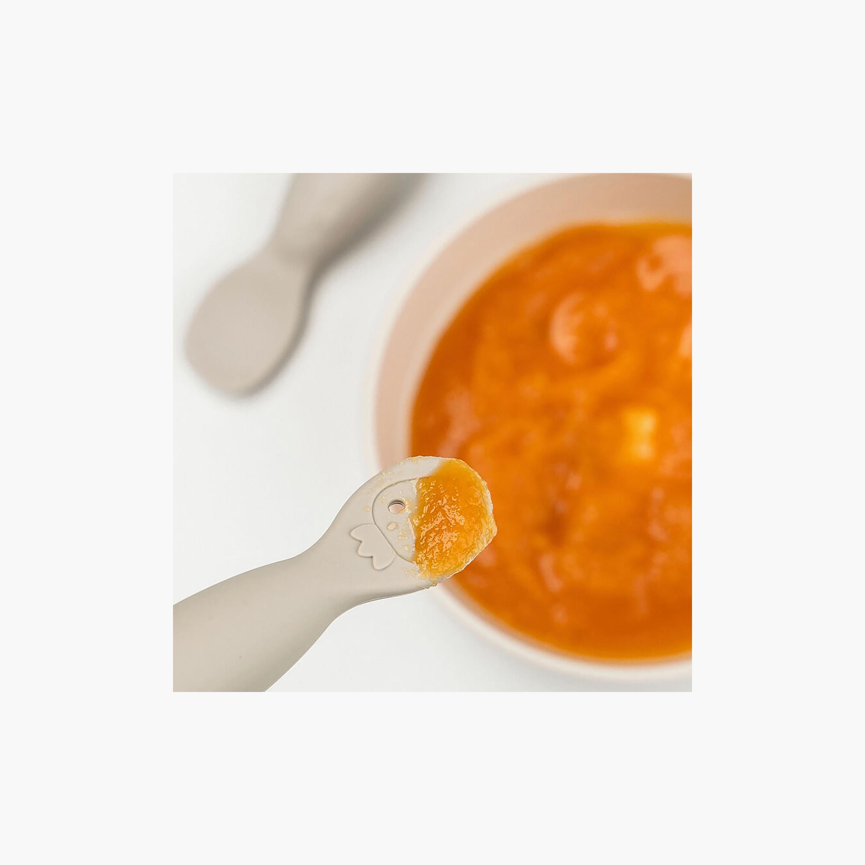 طقم ملاعق تدريب للأطفال بتصميم مخرطة المزرعة لون رملي (قطعتين) من دون باي دير-baby-feeding-mealtimeessentials-image-4
