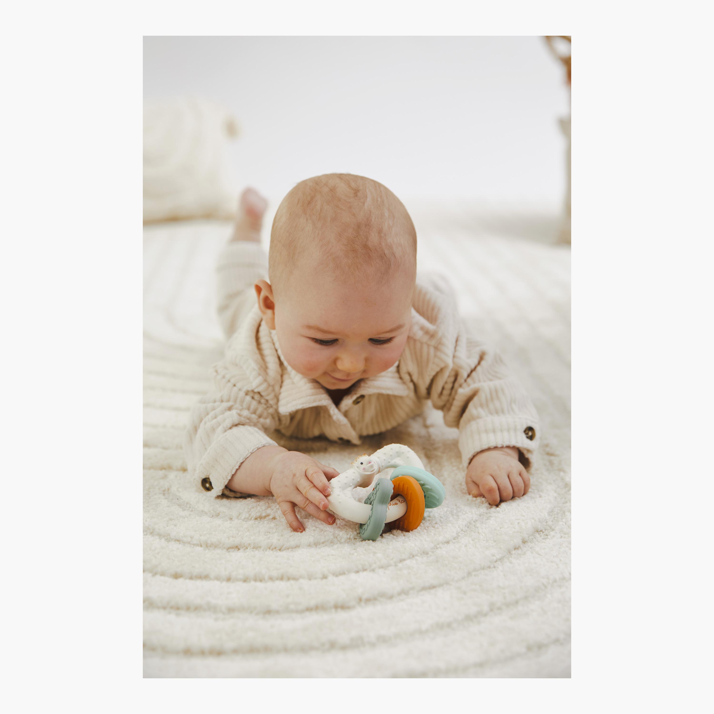 عضاضة أطفال بتصميم مفاتيح بارزة الملمس من صوفي لا جيراف-toys-babyandtoddlertoys-rattlesandteethers-image-2