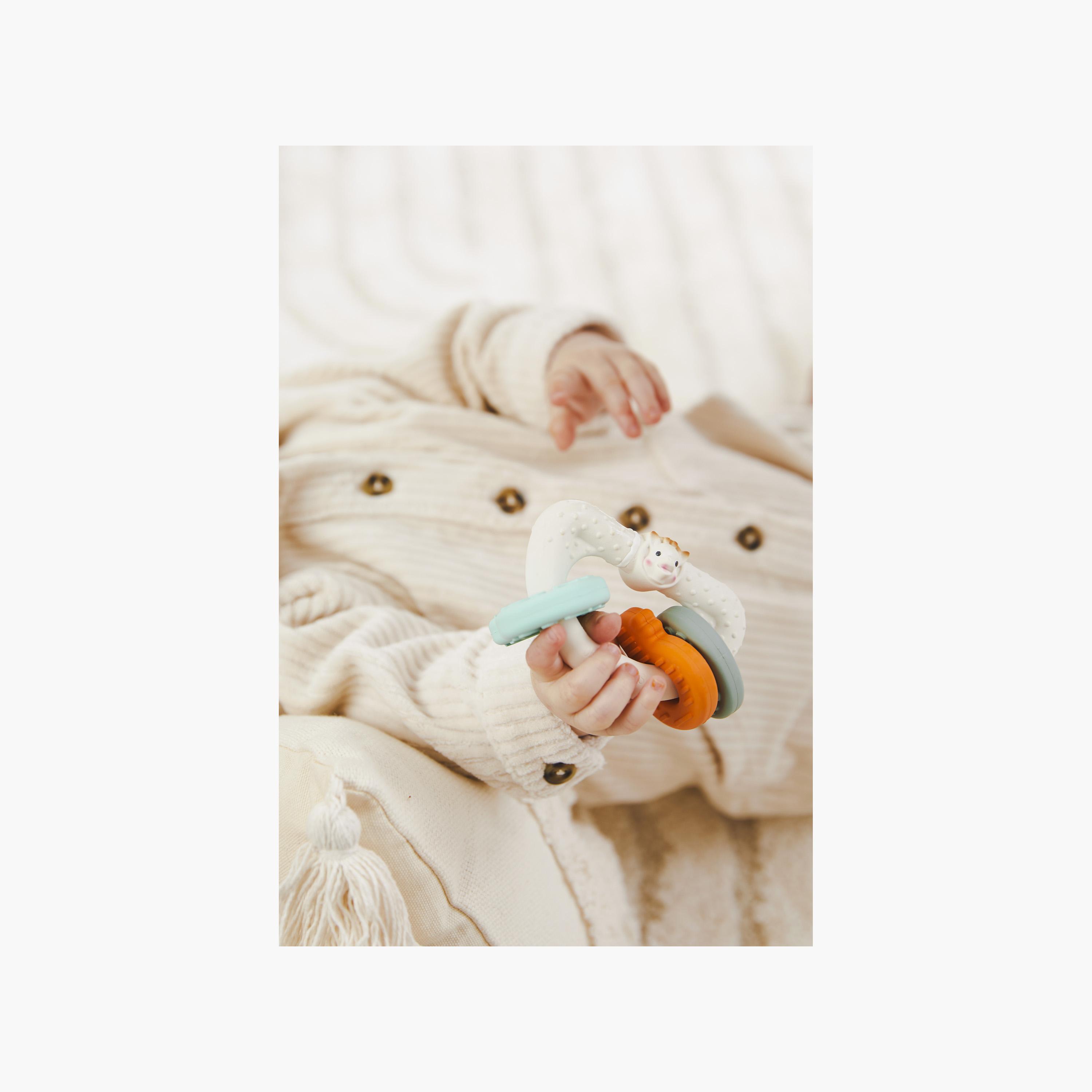 عضاضة أطفال بتصميم مفاتيح بارزة الملمس من صوفي لا جيراف-toys-babyandtoddlertoys-rattlesandteethers-image-3