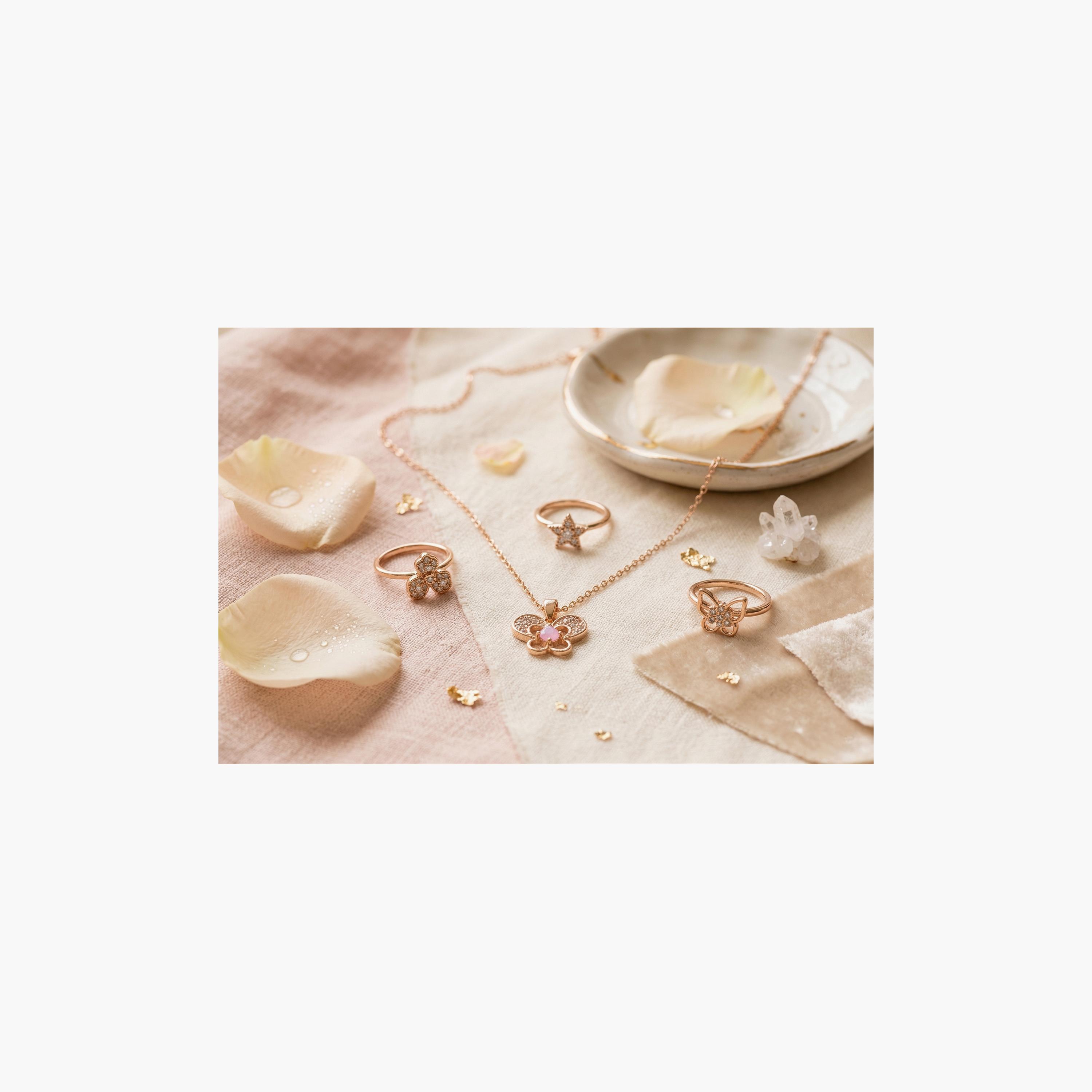 مجموعة مجوهرات وإكسسوارات على شكل فراشة من ليتل لاكشريز-girls-accessories-jewellery-image-2