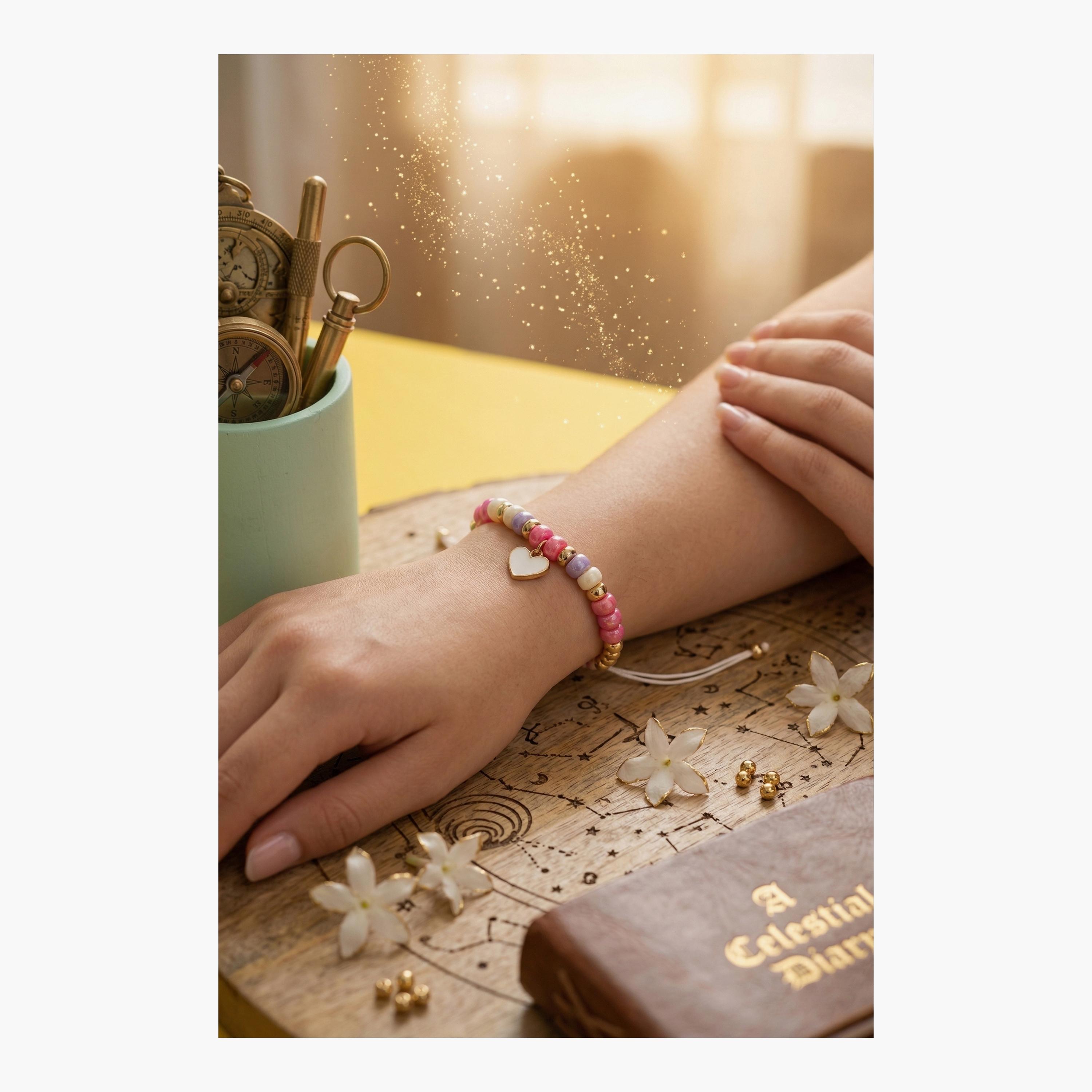 سوار (غويشة) مزين بالقلوب واللؤلؤ من ليتل لاكشريز-girls-accessories-jewellery-image-3