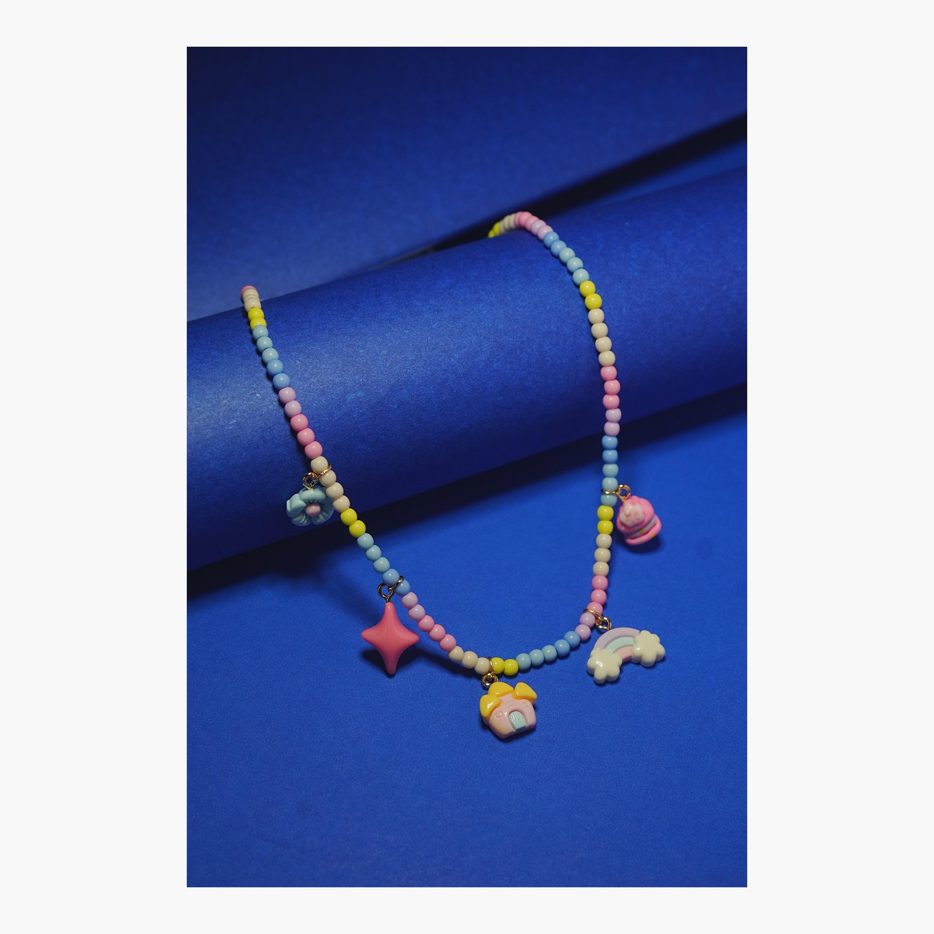 قلادة (عقد) من الخرز مع دلايات صغيرة من ليتل لاكشريز-girls-accessories-jewellery-image-2