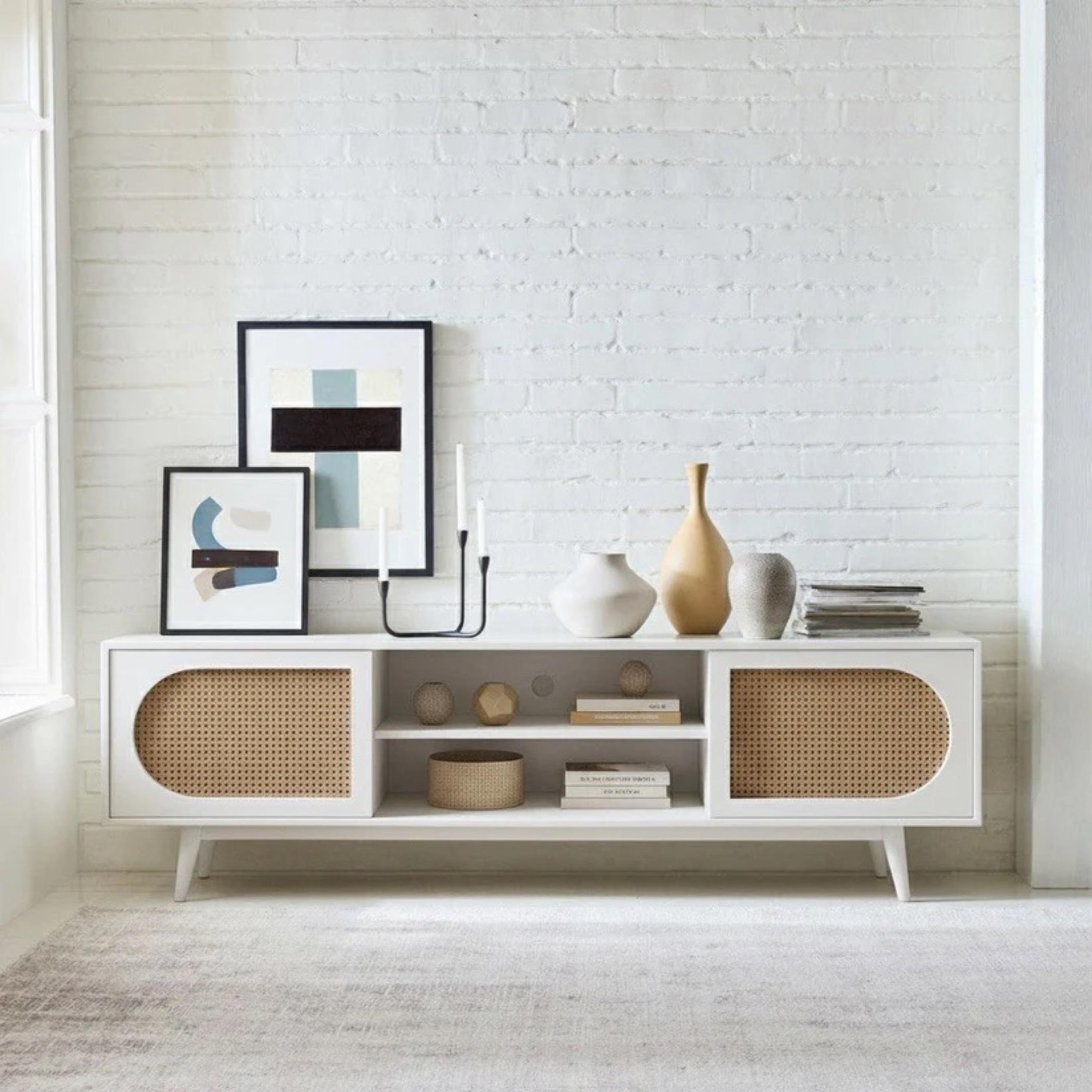 Claude TV Unit
