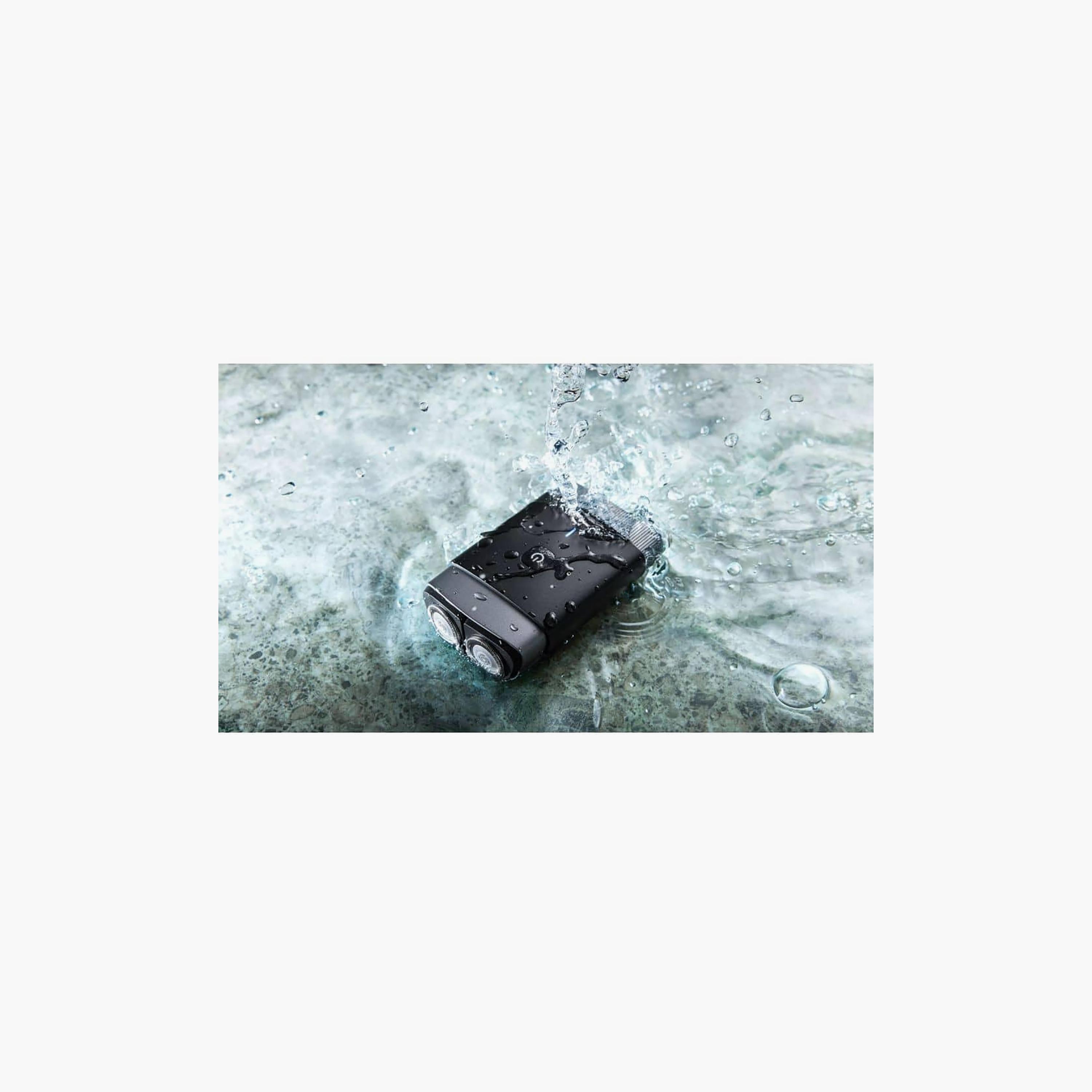 ماكينة حلاقة كهربائية صغيرة الحجم من فيليبس، لون أسود | PQ888/06-beautyandpersonalcare-appliances-hairremovaltools-shavers-image-3