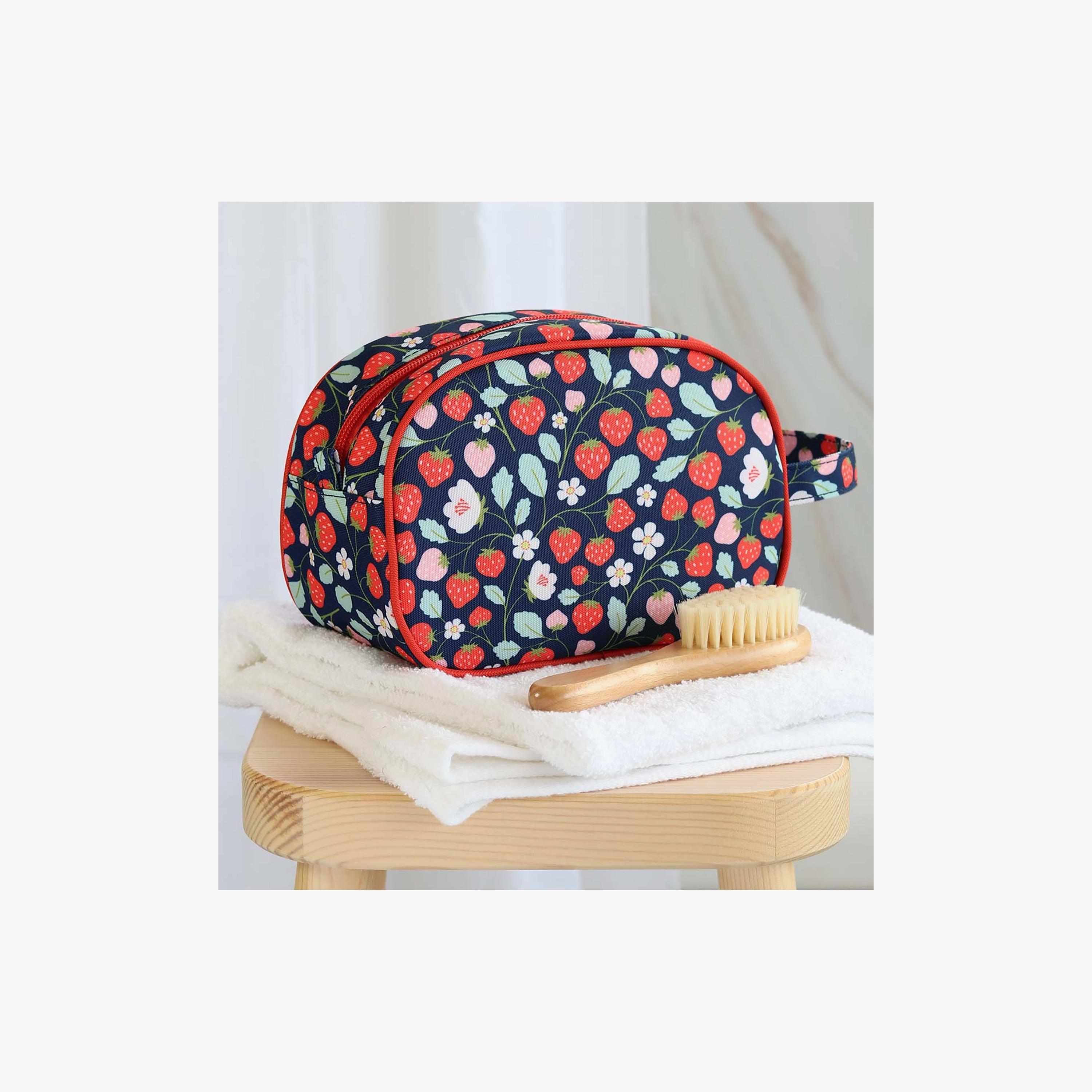 حقيبة أدوات تجميل بنقشة الفراولة مع حزام من إيه ليتل لوفلي كومباني-girls-accessories-bags-image-6