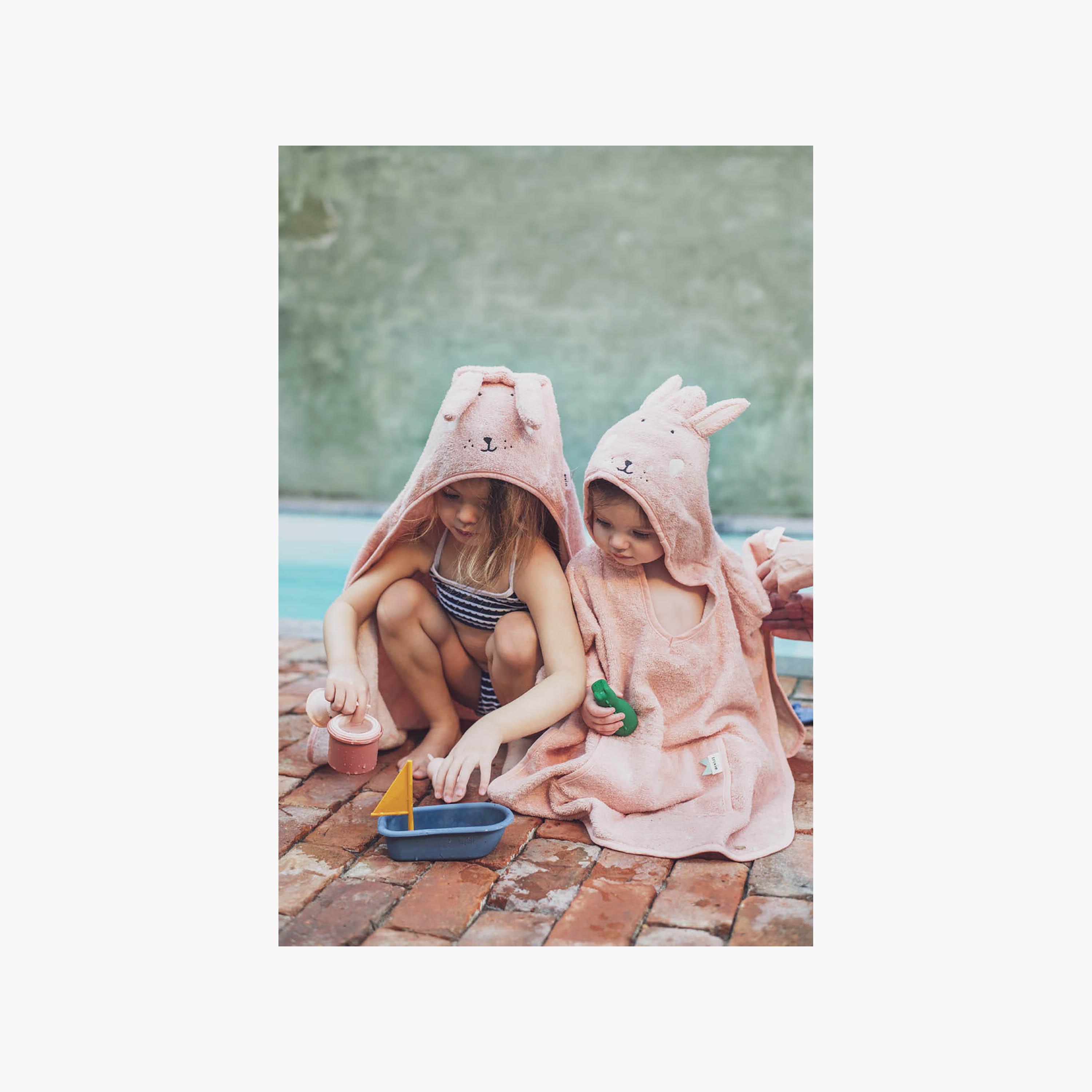 منشفة قطيفة بغطاء رأس قطن عضوي برسومات مسز رابيت من تريكسي - 70 × 130 سم-baby-bathandcare-towels-image-3