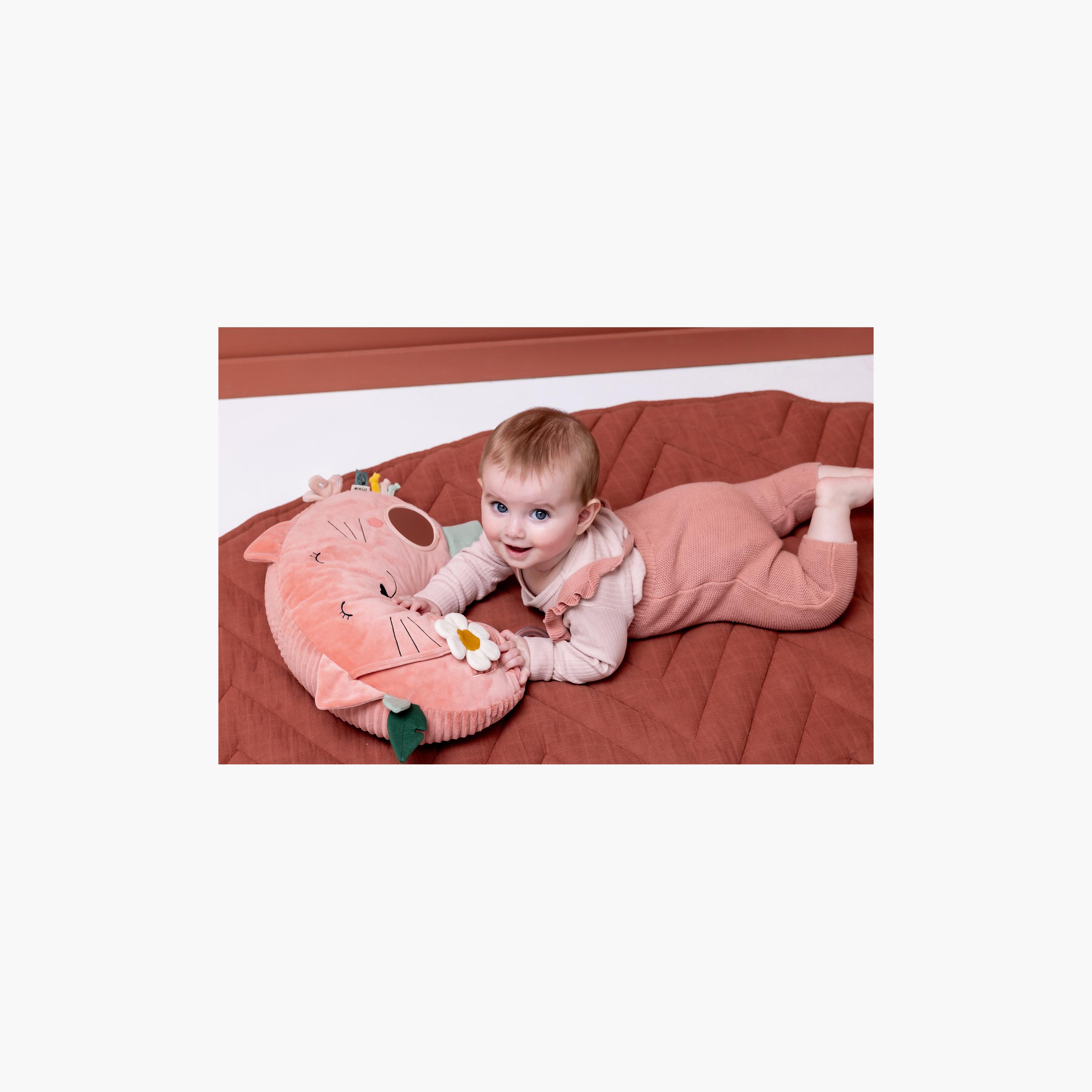 وسادة دعم لوقت الاستلقاء على البطن برسومات مسز كات للأعمار من 3 أشهر فما فوق من تريكسي-baby-nursery-babybedding-image-4