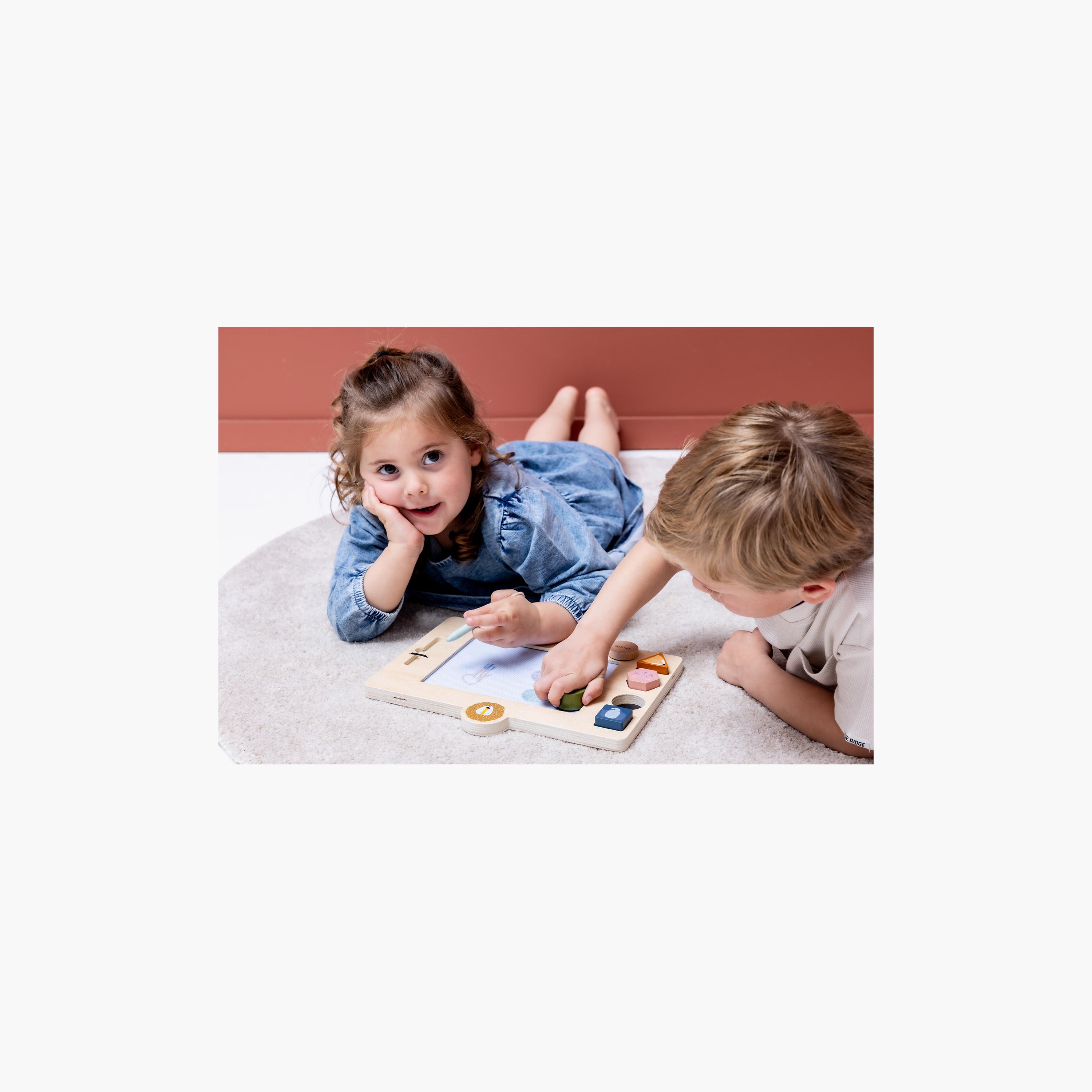 لوح رسم خشبي مع قلم متصل من تريكسي-school-artsandcrafts-image-5