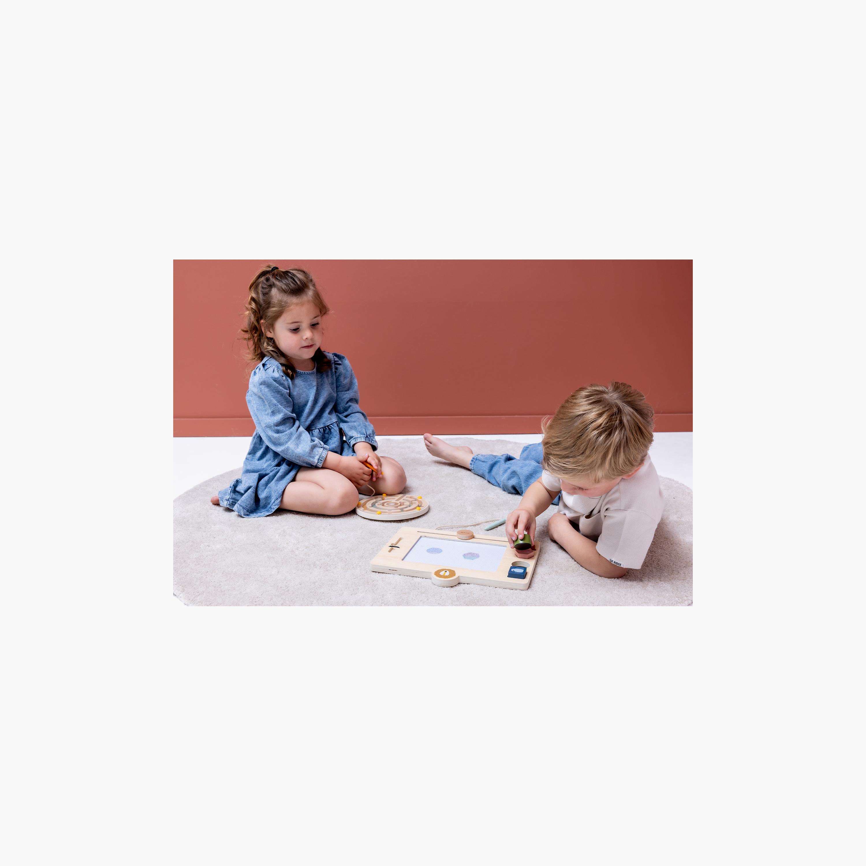 لوح رسم خشبي مع قلم متصل من تريكسي-school-artsandcrafts-image-7