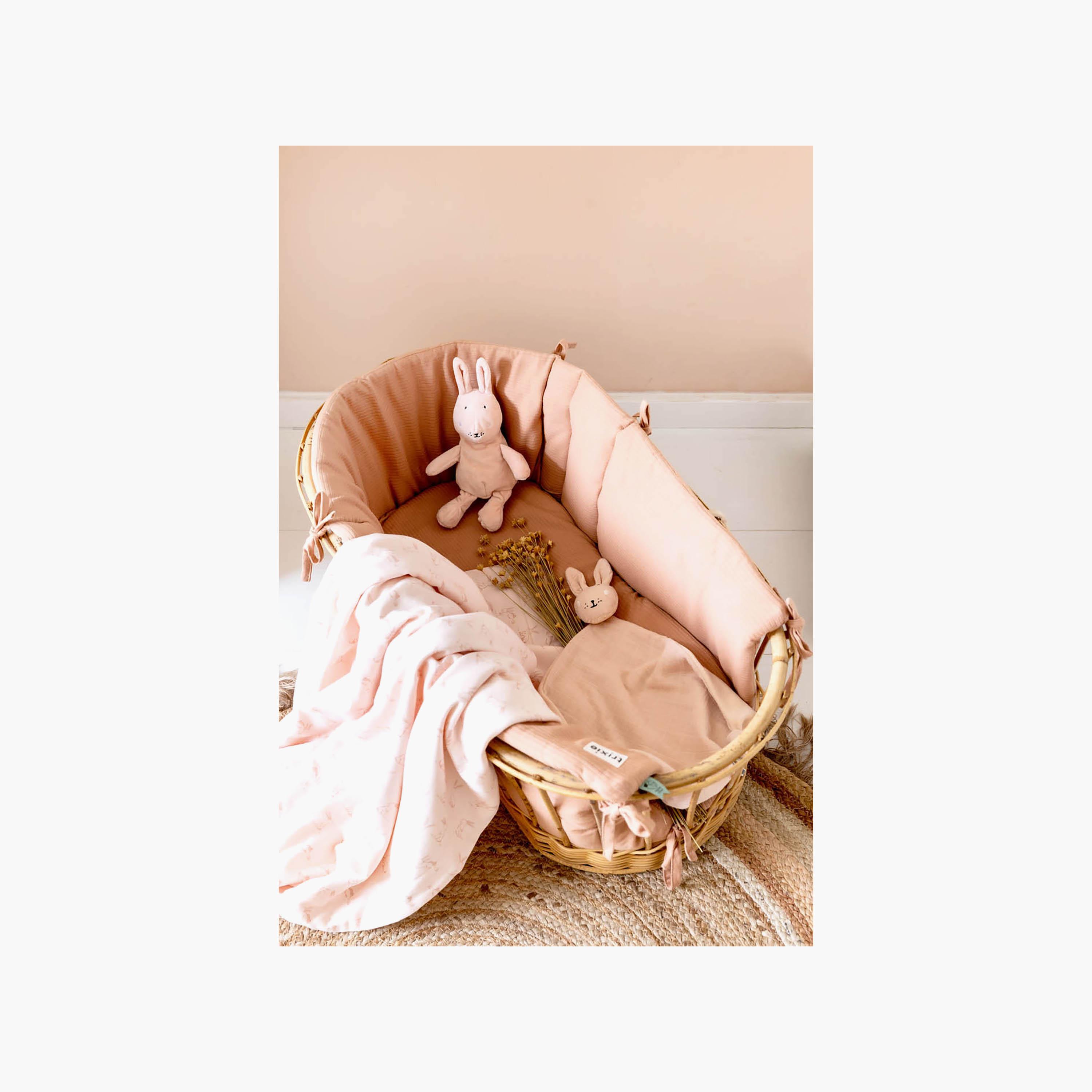 دمية بطانية تعزية ناعمة للرضع قطن عضوي برسومات مسز رابيت من تريكسي-baby-nursery-babybedding-image-3